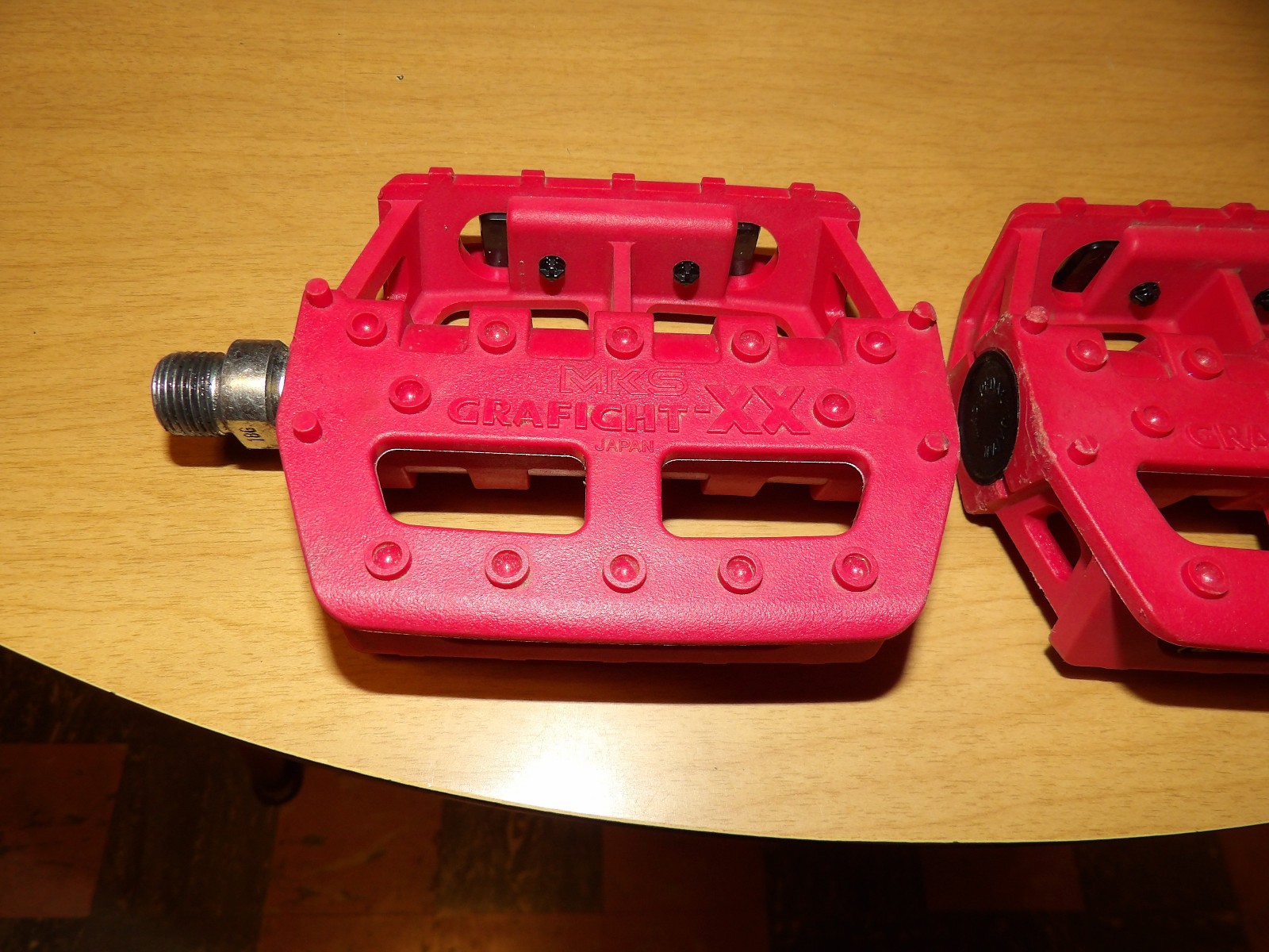 MKS Grafight-XX Pedals 9/16″ Fiberglass/Composite Red One Pair ~ Pre-Owned