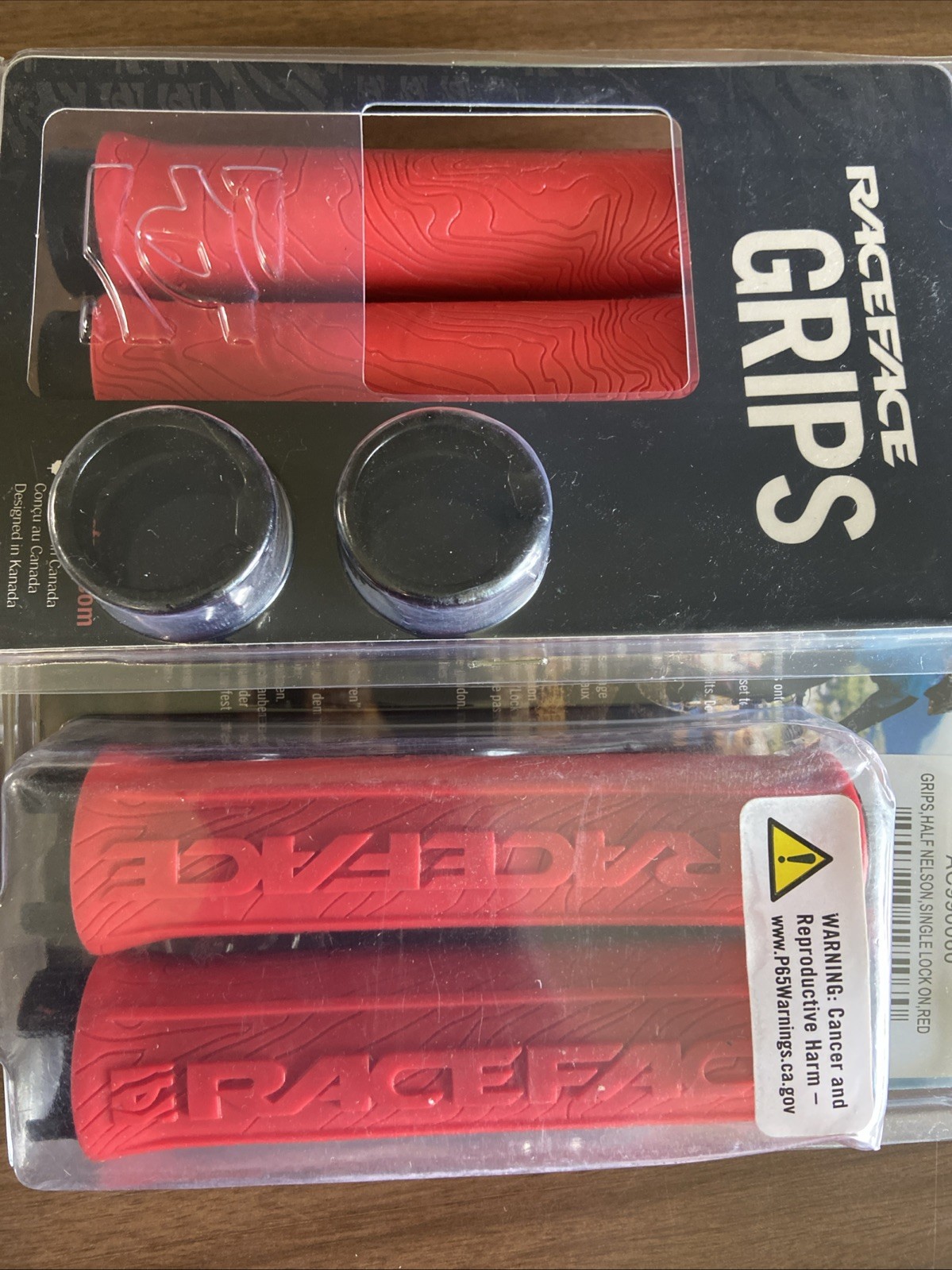 RaceFace Half Nelson Grips – Red, Lock-On (NEW-IN PKG) AC990060