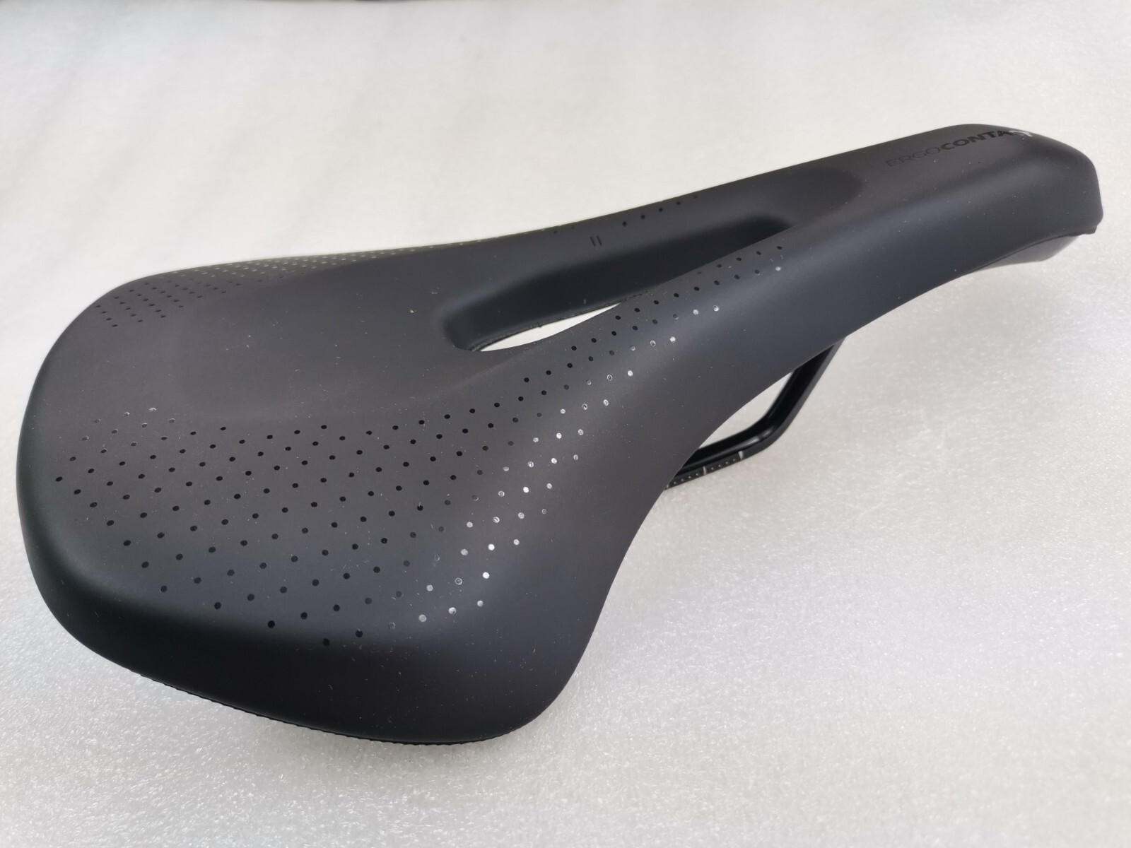 GIANT LIV ERGO CONTACT SHORT NOSE CUT OUT SEAT SADDLE MTB CITY TOURING 160MM
