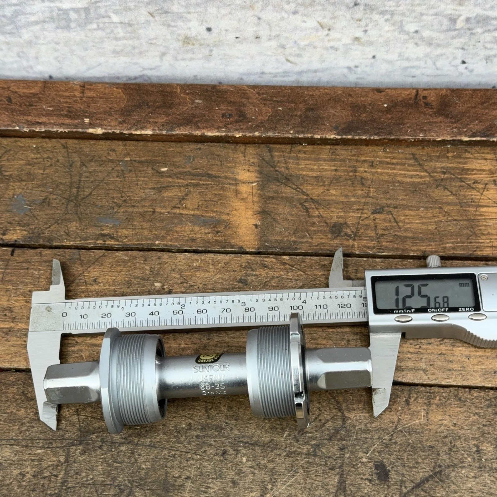 Vintage Suntour XC Pro Bottom Bracket 68mm BSA 125mm WTB Grease Guard Bolts Caps