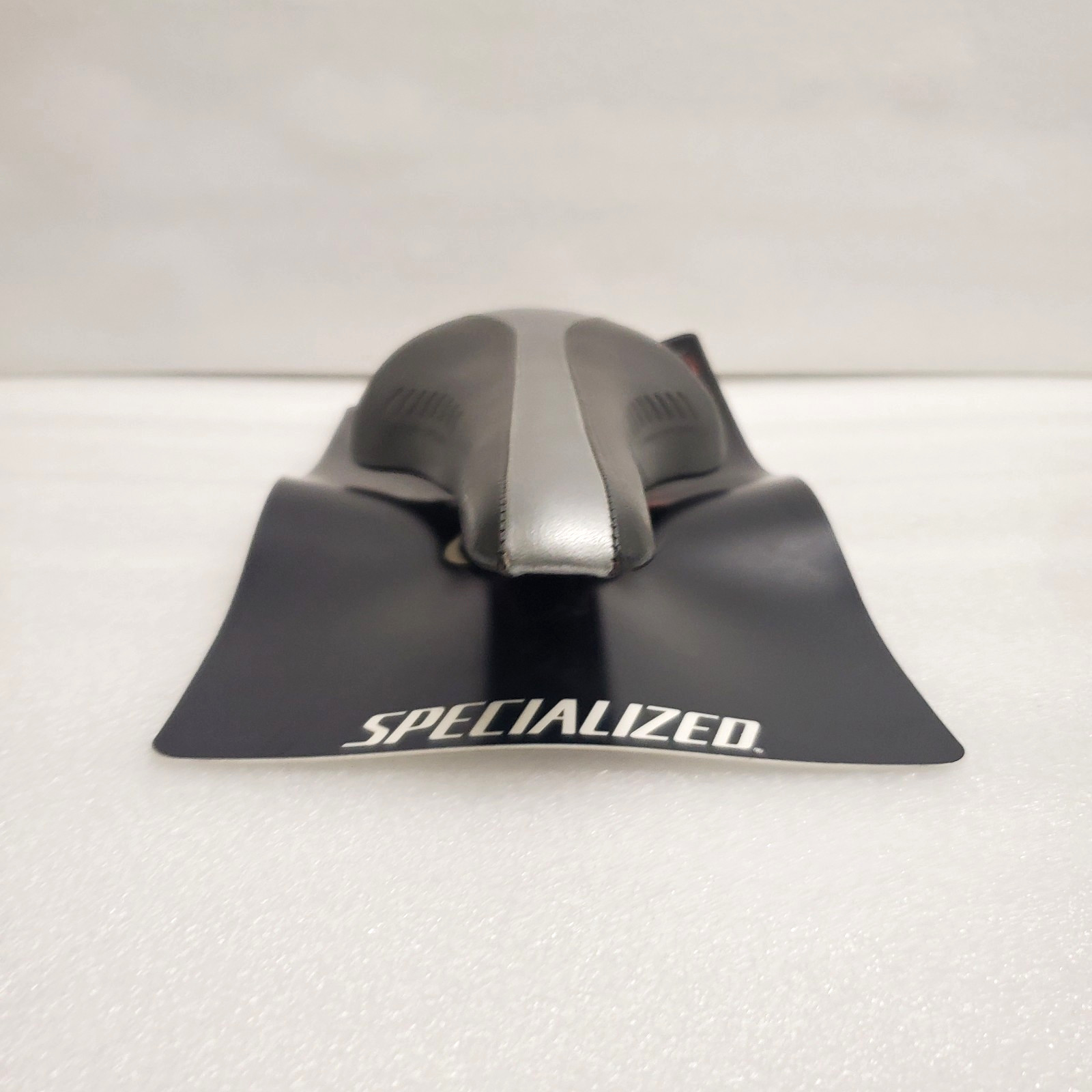 Fizik Arione Wing Flex Road Bike Saddle Black Gray Titanium Rails 155mm