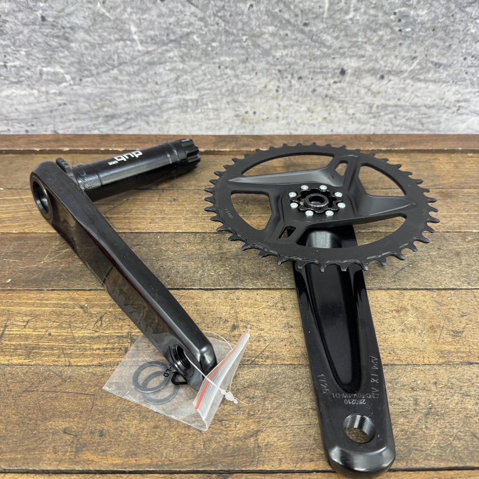 SRAM Rival 1 DUB Wide Crank Set 172.5 Mm 40T X-Sync Road Gravel 1x AXS Bike