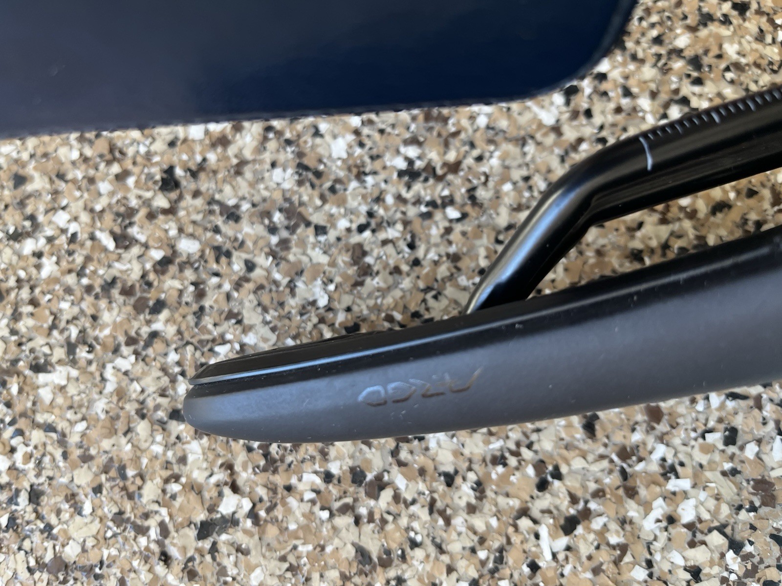 Fizik Argo Vento 140mm 7x7mm Alloy Rails Bike Saddle