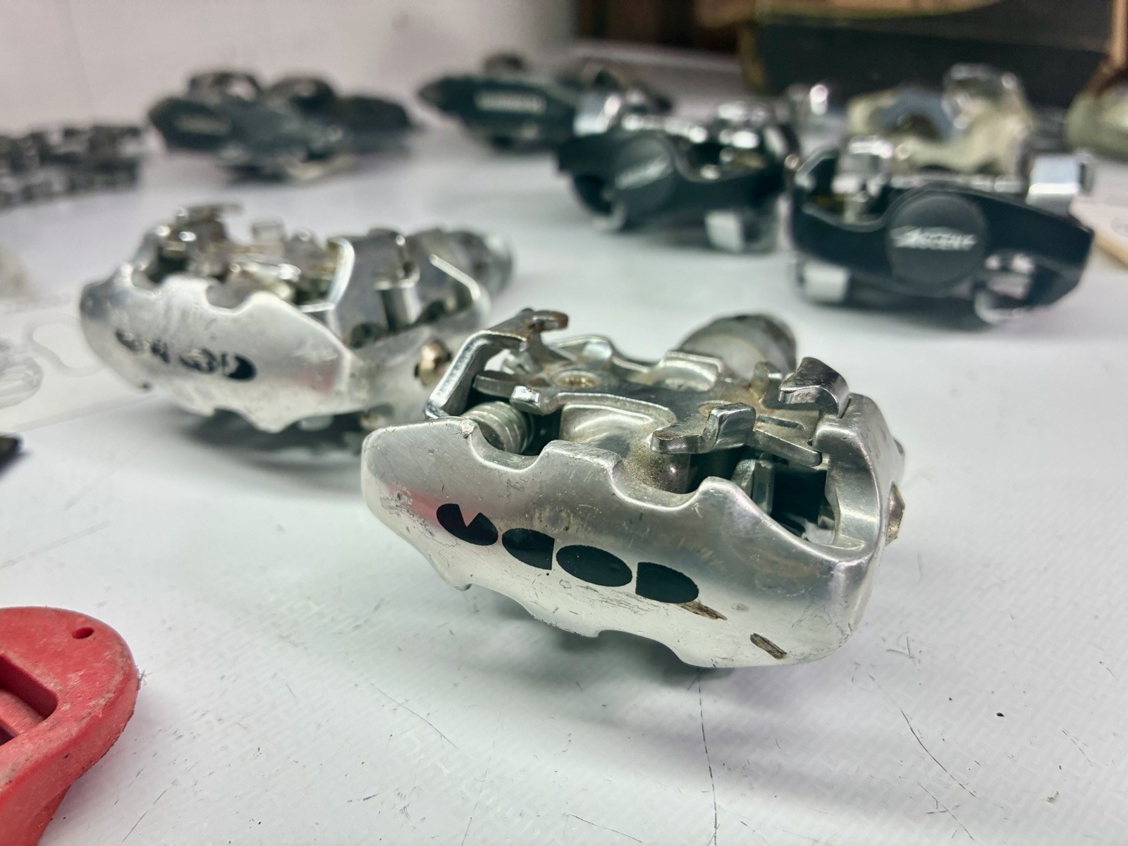Lot Of Clip In Bike Pedals Cleats Ascent Wellgo Shimano &more Xtra Chain Parts