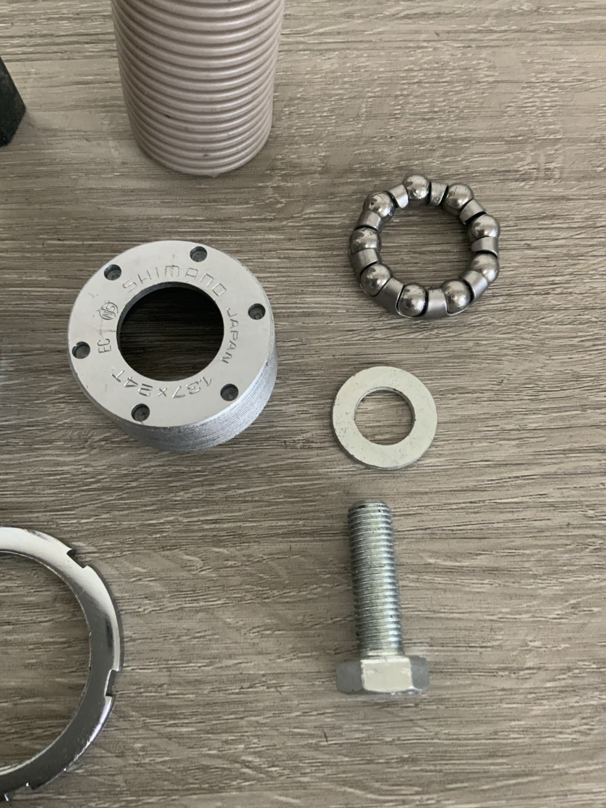 SHIMANO 600 BOTTOM BRACKET BRITISH THREADING 68-113 MM
