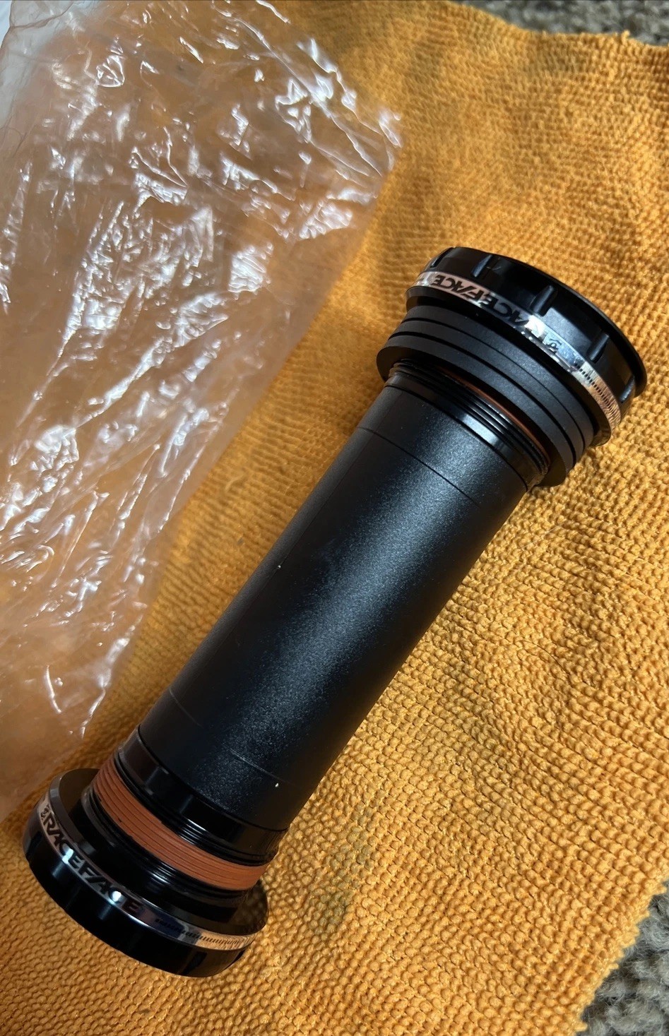 RaceFace CINCH Bottom Bracket BB BSA 100mm Shell x 30mm Spindle External Seal