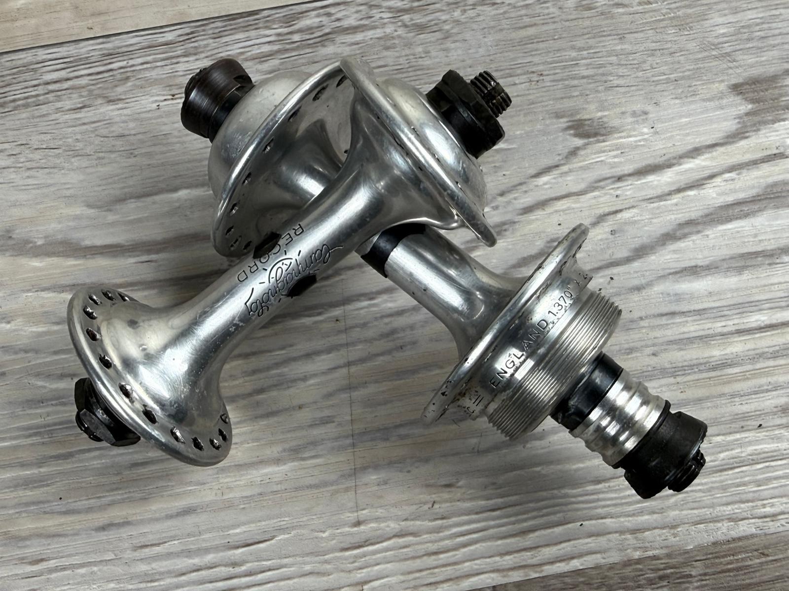 Vintage Campagnolo Nuovo Record Hubs 18h 100 / 126mm