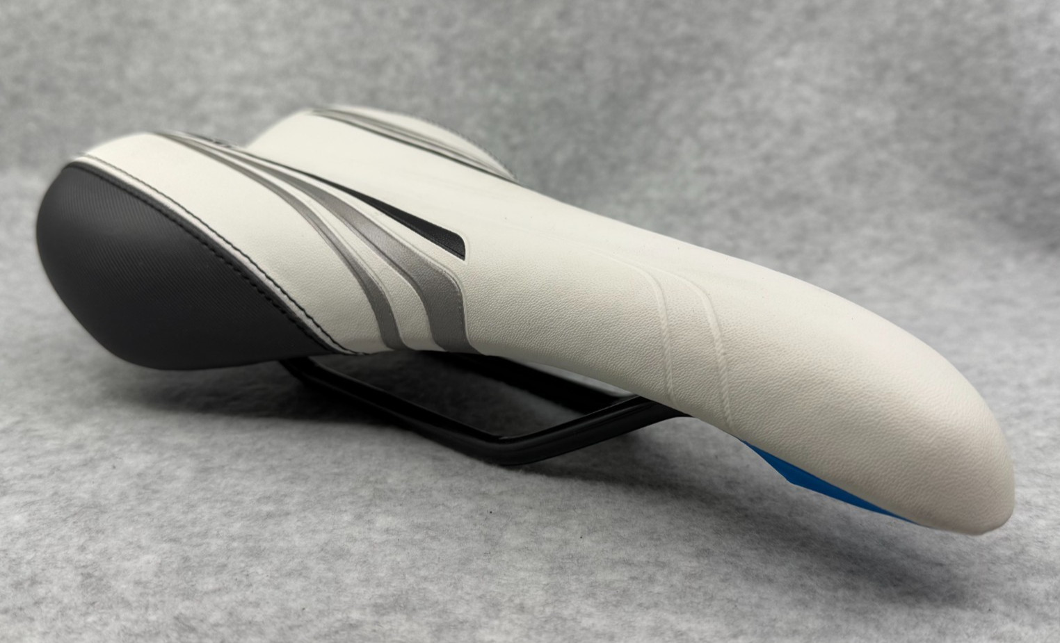 Giant Velo Saddle White Gray Black Striped