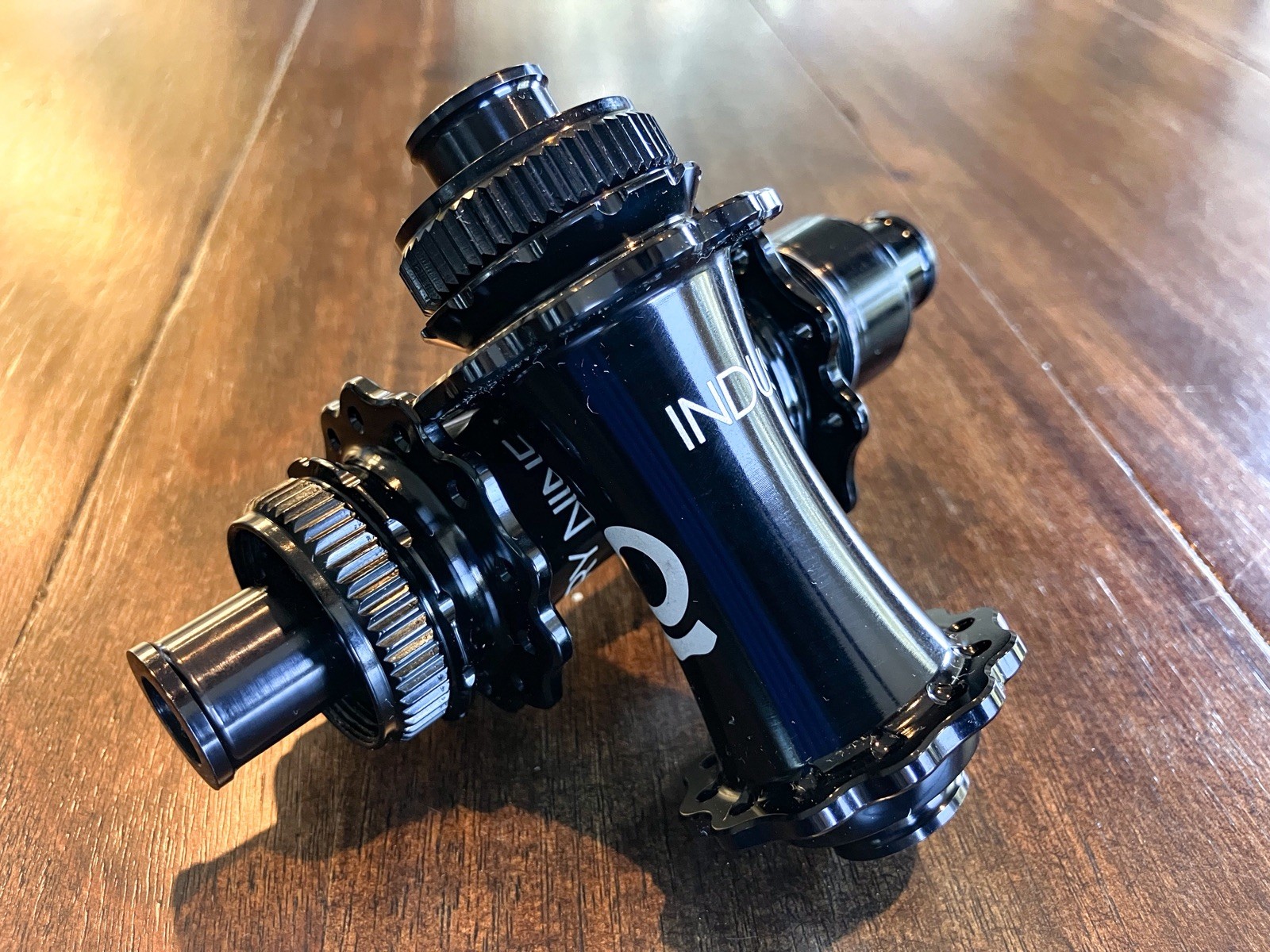 New Industry Nine Solix Road Disc Hub Set – Center Lock – 24H XDR