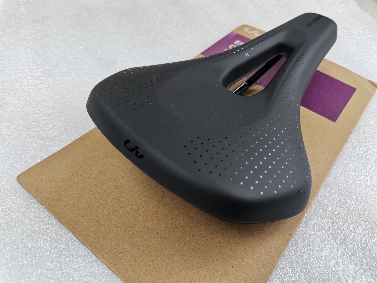 GIANT LIV ERGO CONTACT SHORT NOSE CUT OUT SEAT SADDLE MTB CITY TOURING 160MM