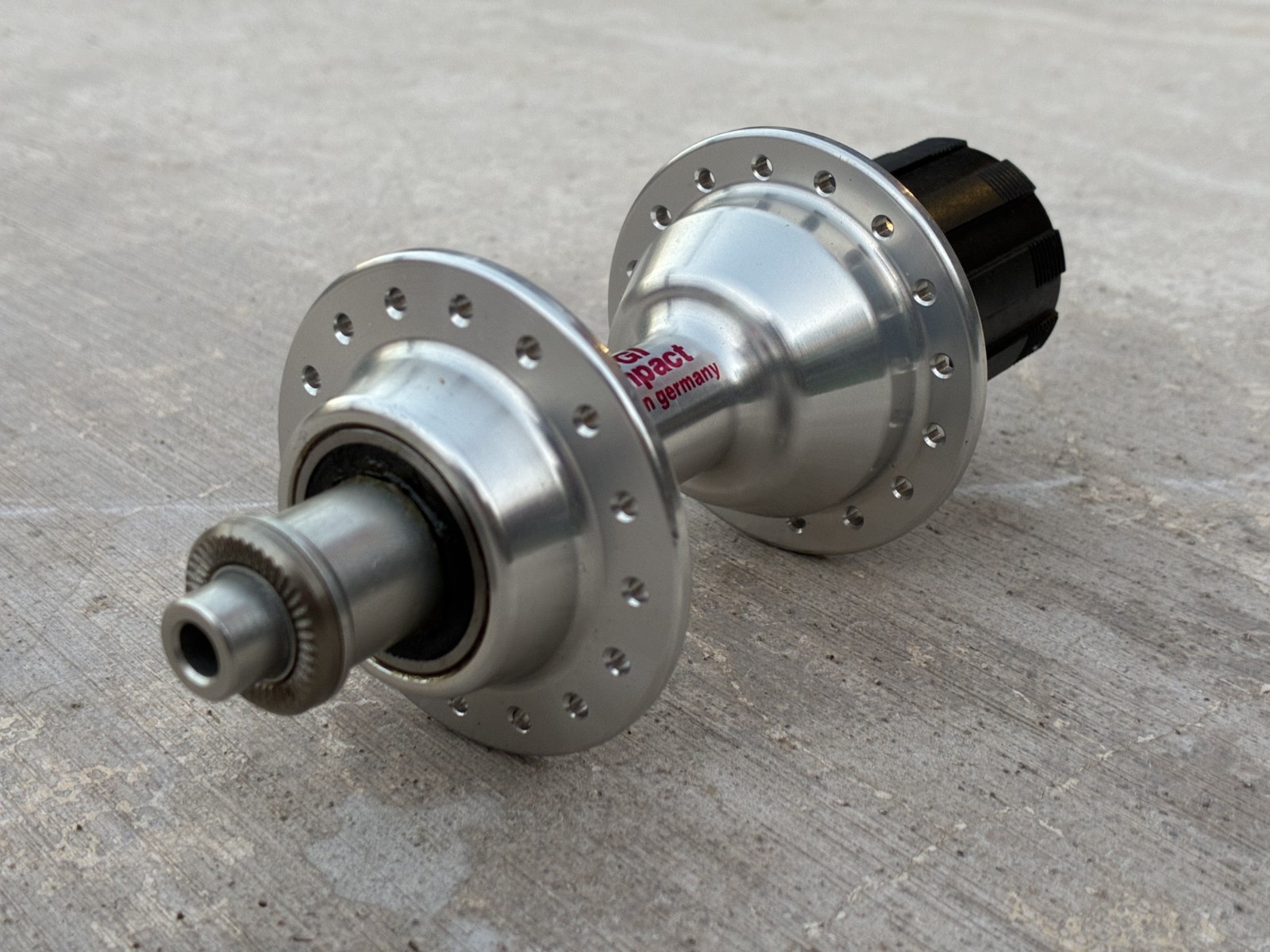 NOS Hugi Compact QR Rear Hub | 32-hole / 135 OLD / Made in Germany