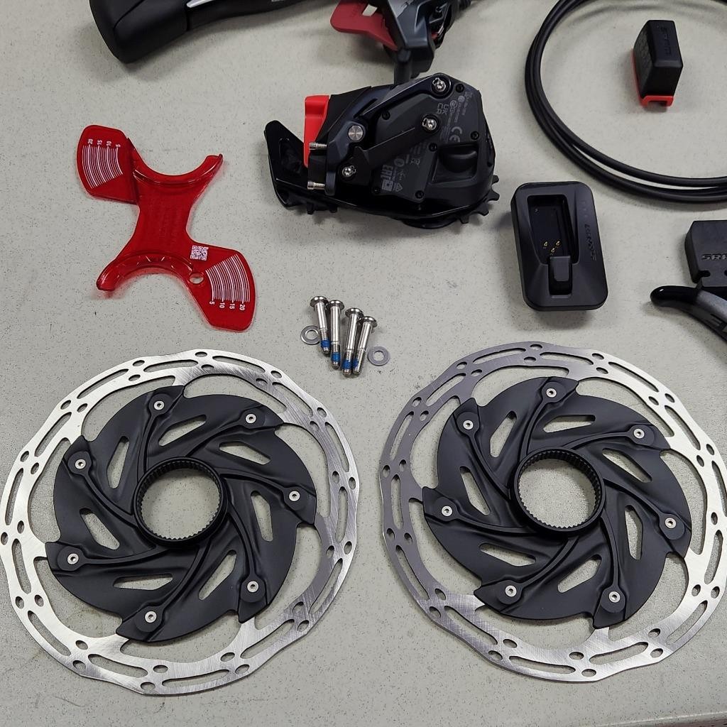 SRAM Force eTap AXS Electronic Road Groupset 1x 12-Speed HRD Levers, Flat Mount
