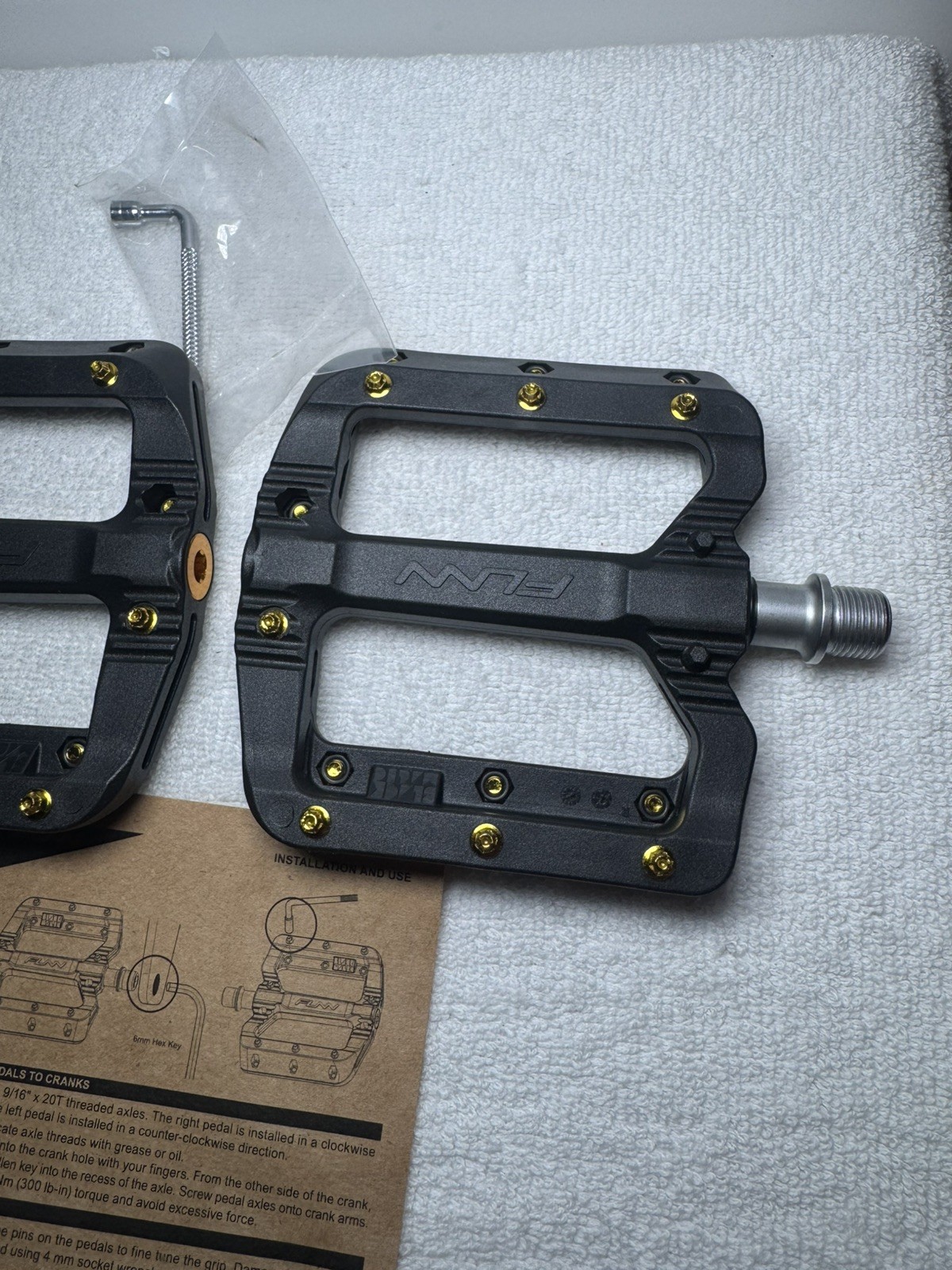 FUNN Bike Pedals 9/16 Black with Wide Platform and Gold Pins for MTB BMX Bicycle