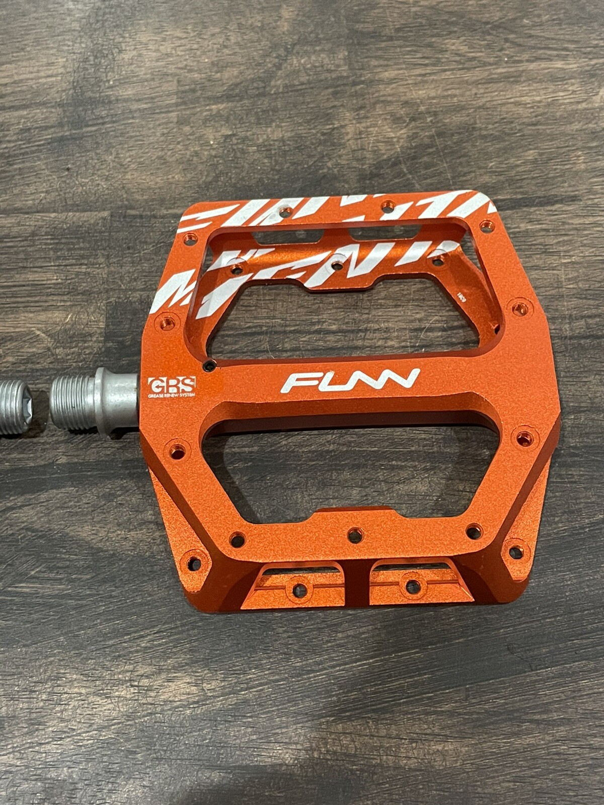 FUNN FUNNDAMENTAL Mountain Bike Flat Pedals Red (i2)