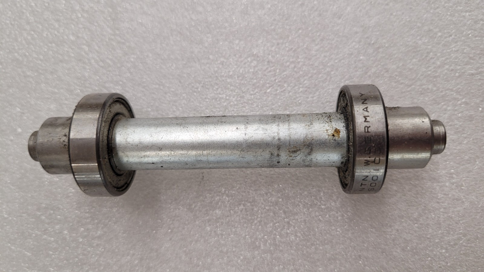 Phil Wood Front Axle with 6001 Bearings for 100mm spacing, for a Q/R