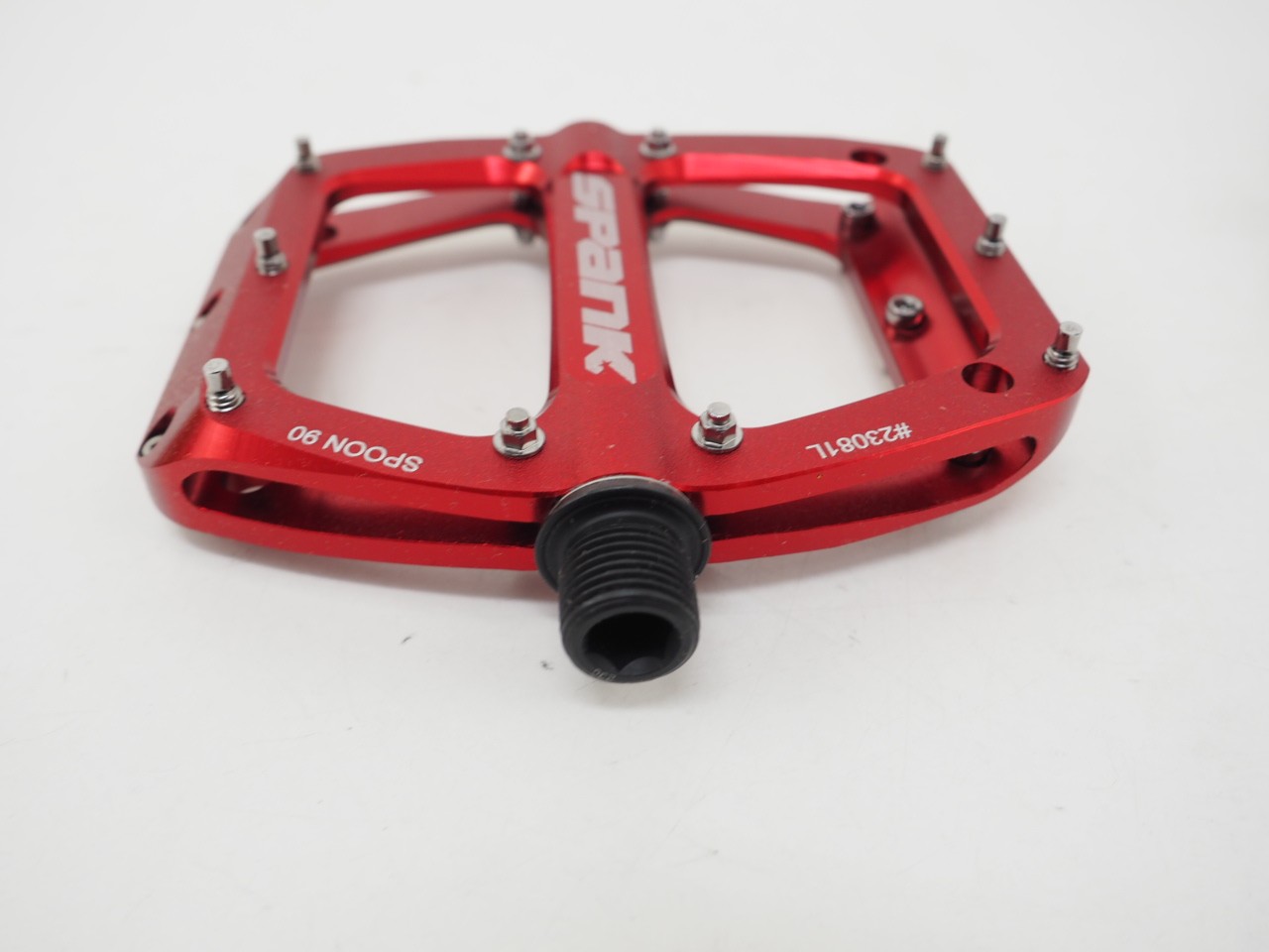 New! Spank Spoon 90 Pedal Red 90x105mm 9/16″ Mountain Bike Flat/Platform Pedals