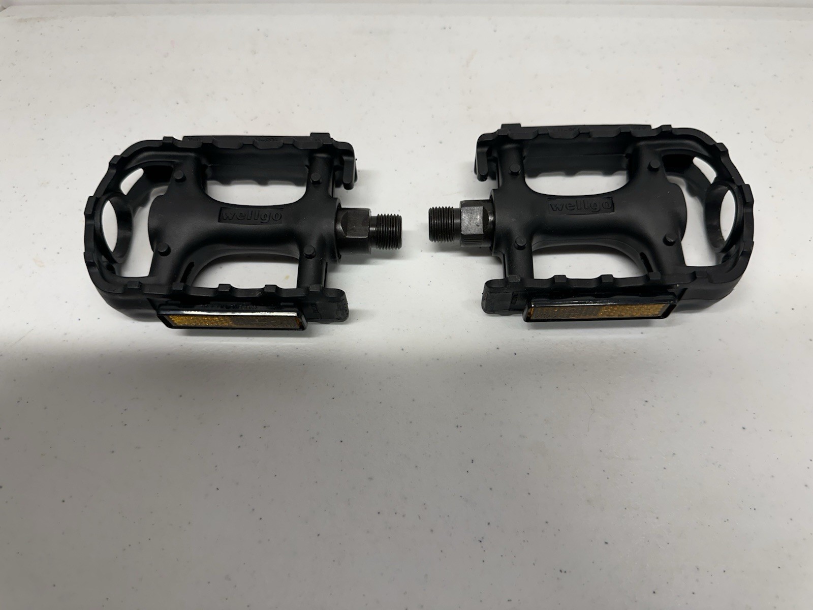 Wellgo Mtn Bike Bicycle Pedals Plastic 9/16 Black w Reflectors PD1037