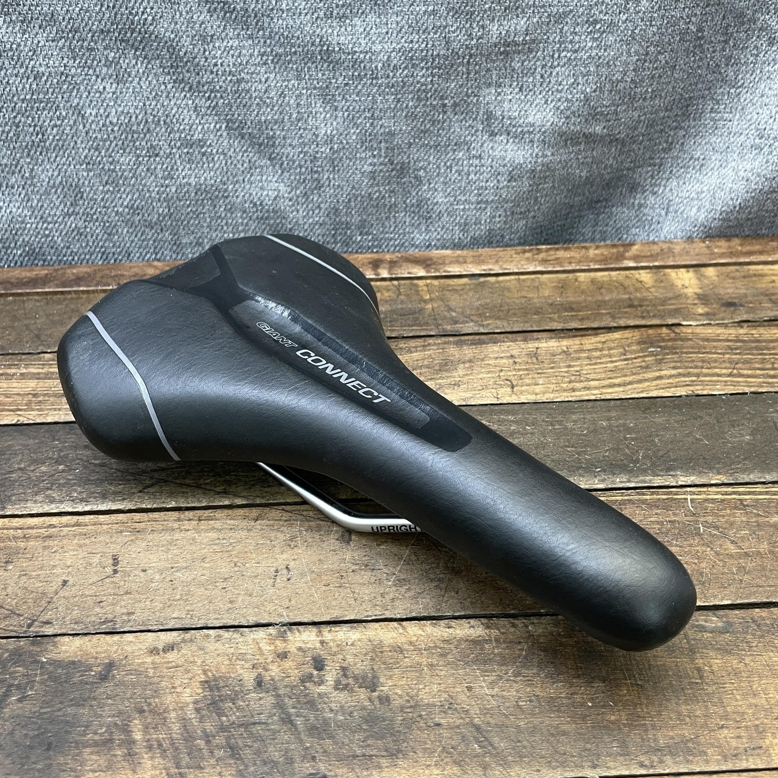Giant Connect Seat Black Comfort Hybrid Bicycle Saddle 145mm 300g Road MTB