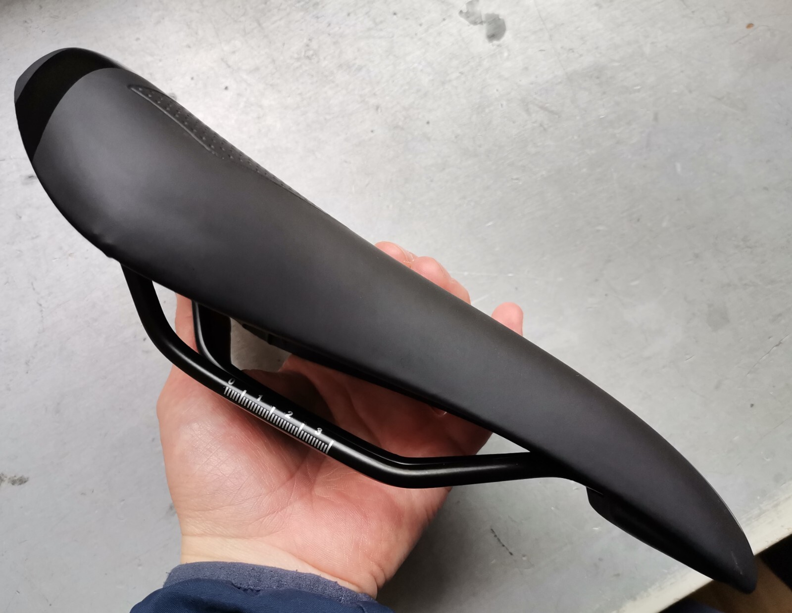 GIANT COMFORT GROOVE SADDLE SEAT MTB CITY TOURING BIKE BLACK-RED BY SELLE ROYAL