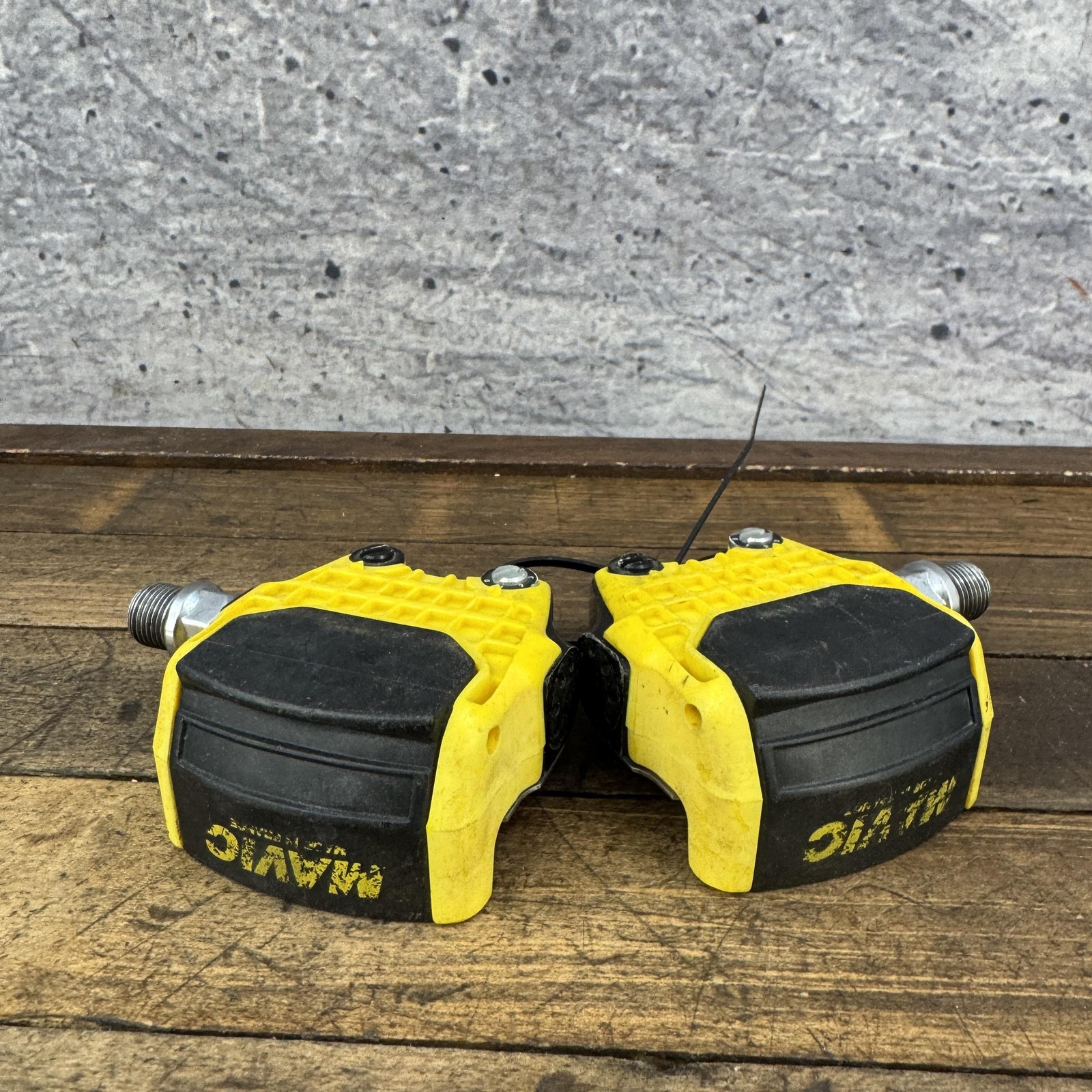 Vintage Mavic Clipless Road Bike Pedals 9/16 Yellow Pair 490g LOOK France
