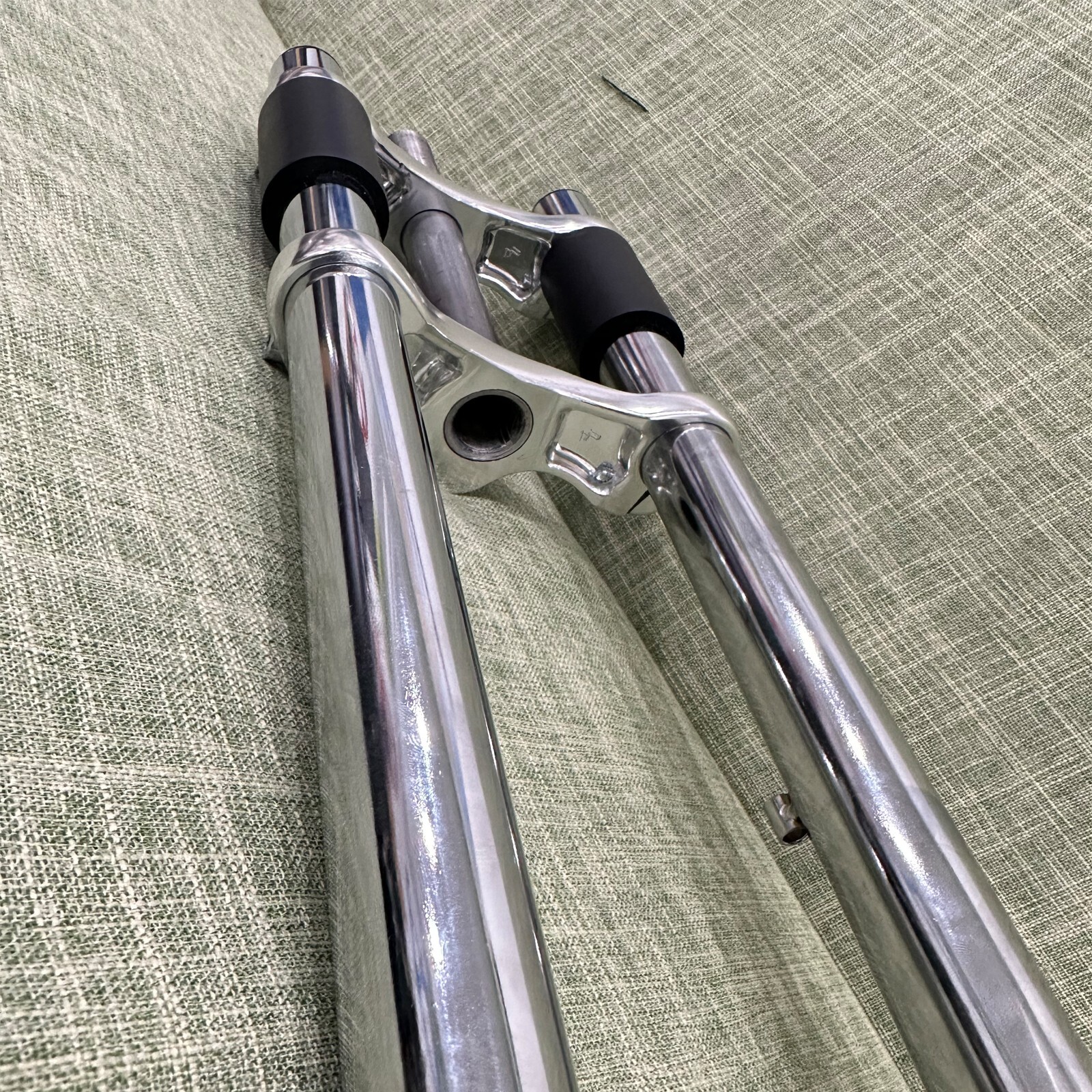 1″ Thread 26″ Fork Triple Tree Double Shoulder Bicycle Fork 26*3.5″ Tire Bike
