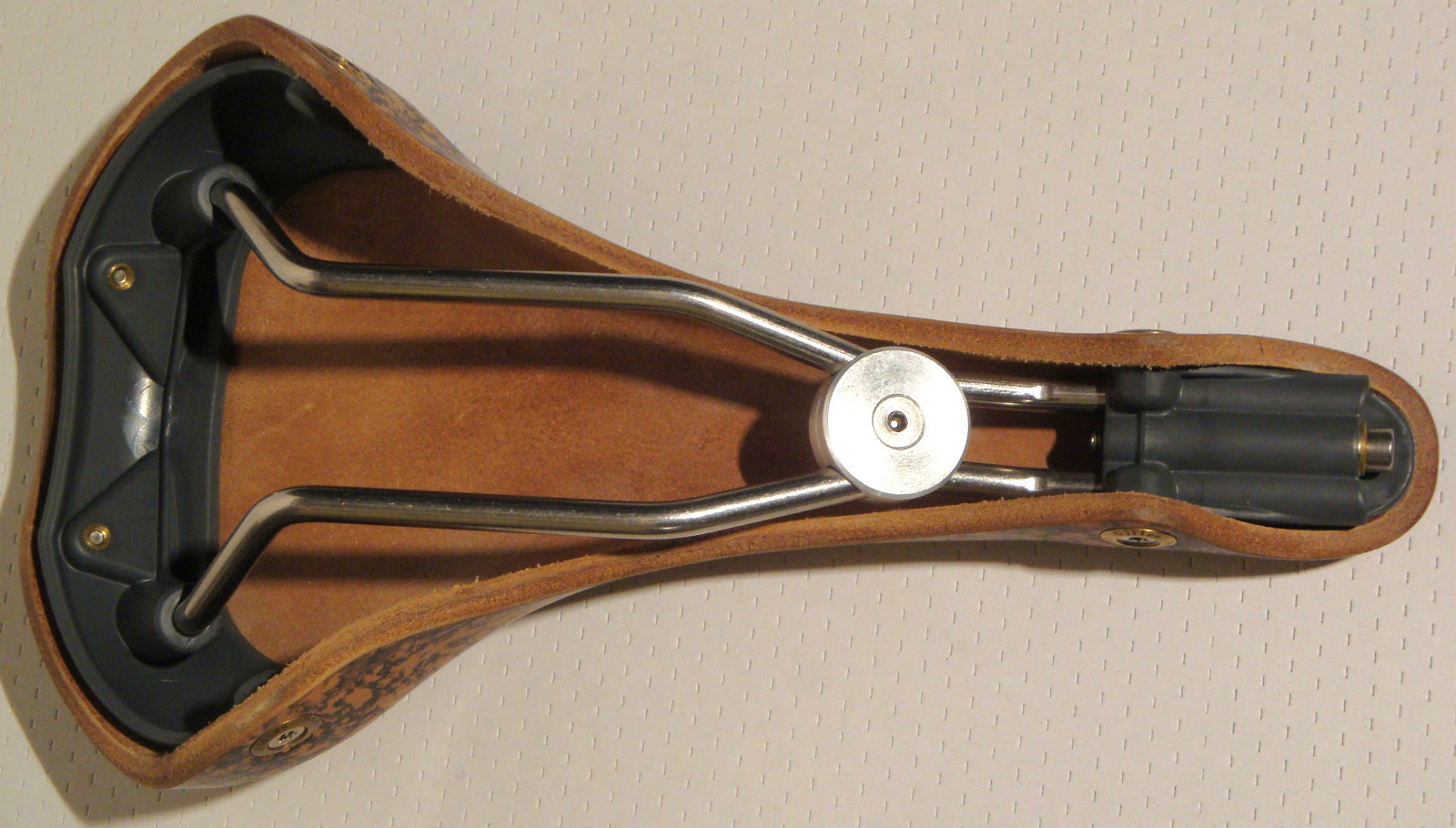 NEW GILLES BERTHOUD SADDLE SEAT SOULOR CORK MADE IN FRANCE IDEALE BROOKS