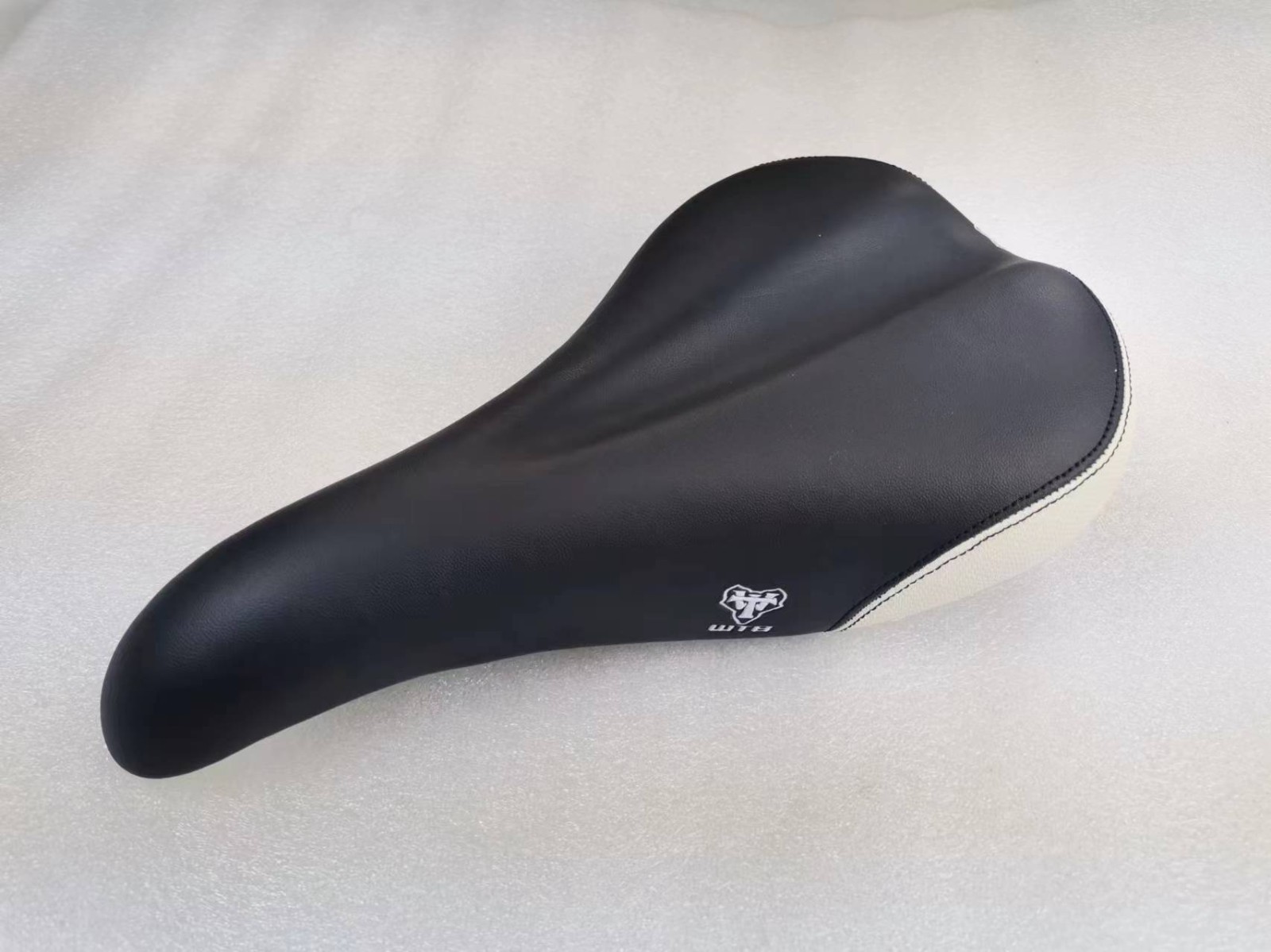 NEW OLD STOCK WTB SPEED V SADDLE SEAT WIDE 160MM BLACK WHITE MTB TOURING BIKE