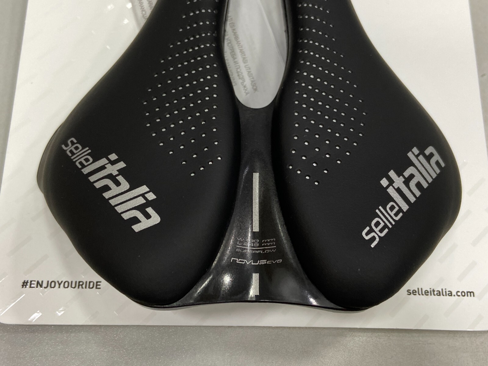 Selle Italia Max Novus Boost Evo Superflow L3 160x245mm TI316 Rail Road Saddle