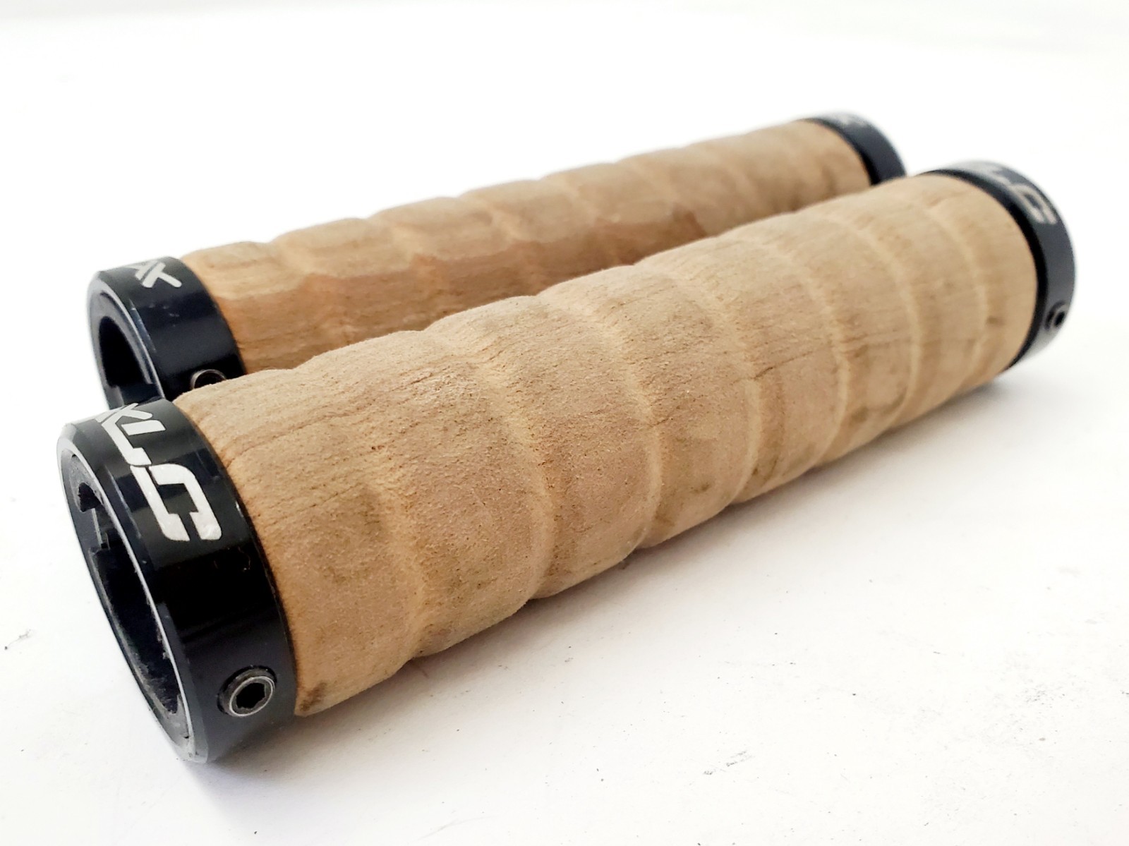 XLC Wood-Style Clamp-on MTB Handlebar Grips Used