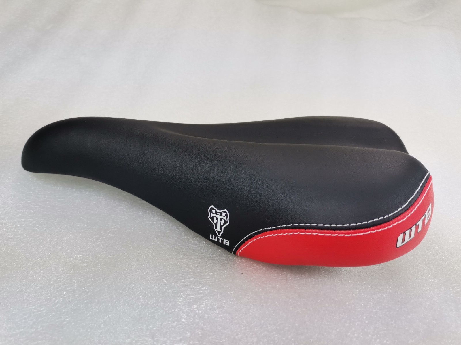 NEW OLD STOCK WTB SPEED V SADDLE SEAT WIDE 160MM BLACK RED MTB CITY TOURING BIKE