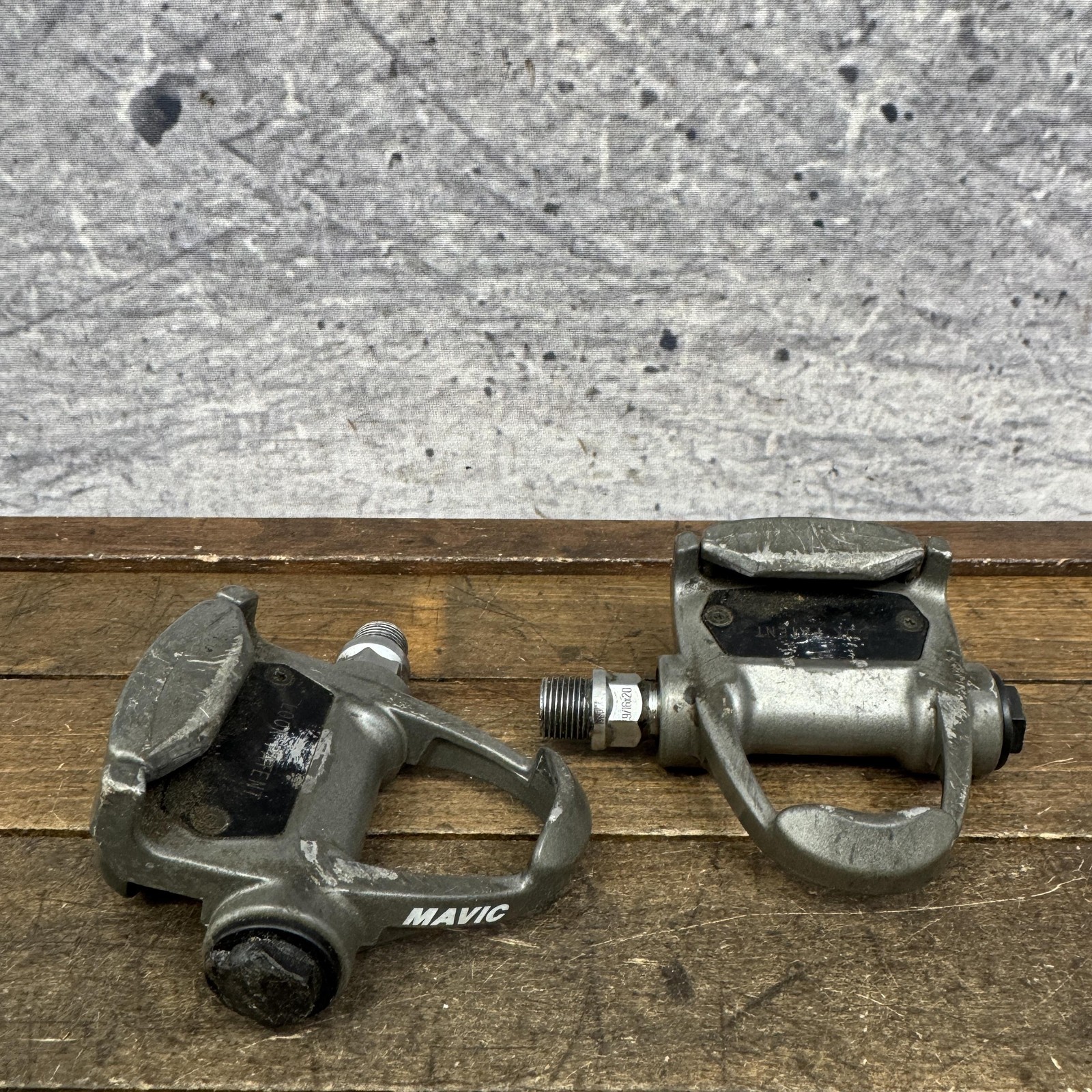 Vintage Mavic Clipless Road Racing Bike Pedals 9/16 Gray Pair 470g LOOK