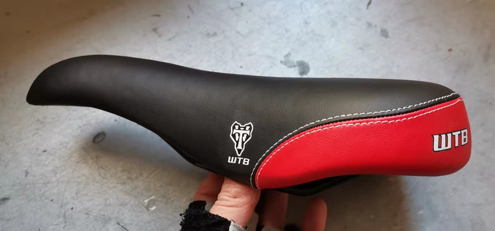 NEW OLD STOCK WTB SPEED V SADDLE SEAT WIDE 160MM BLACK RED MTB CITY TOURING BIKE