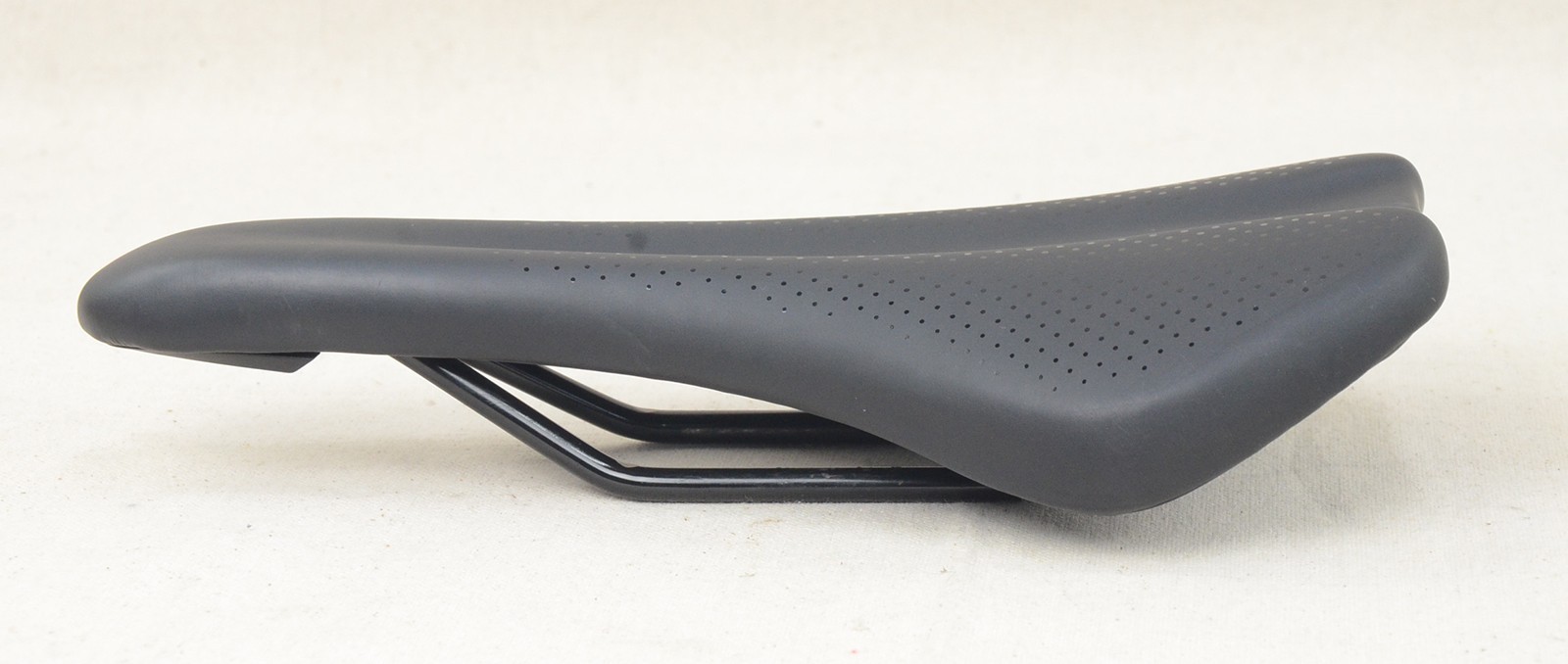 Bontrager Arvada Bicycle Seat Saddle Black – 138 mm width x 270 mm