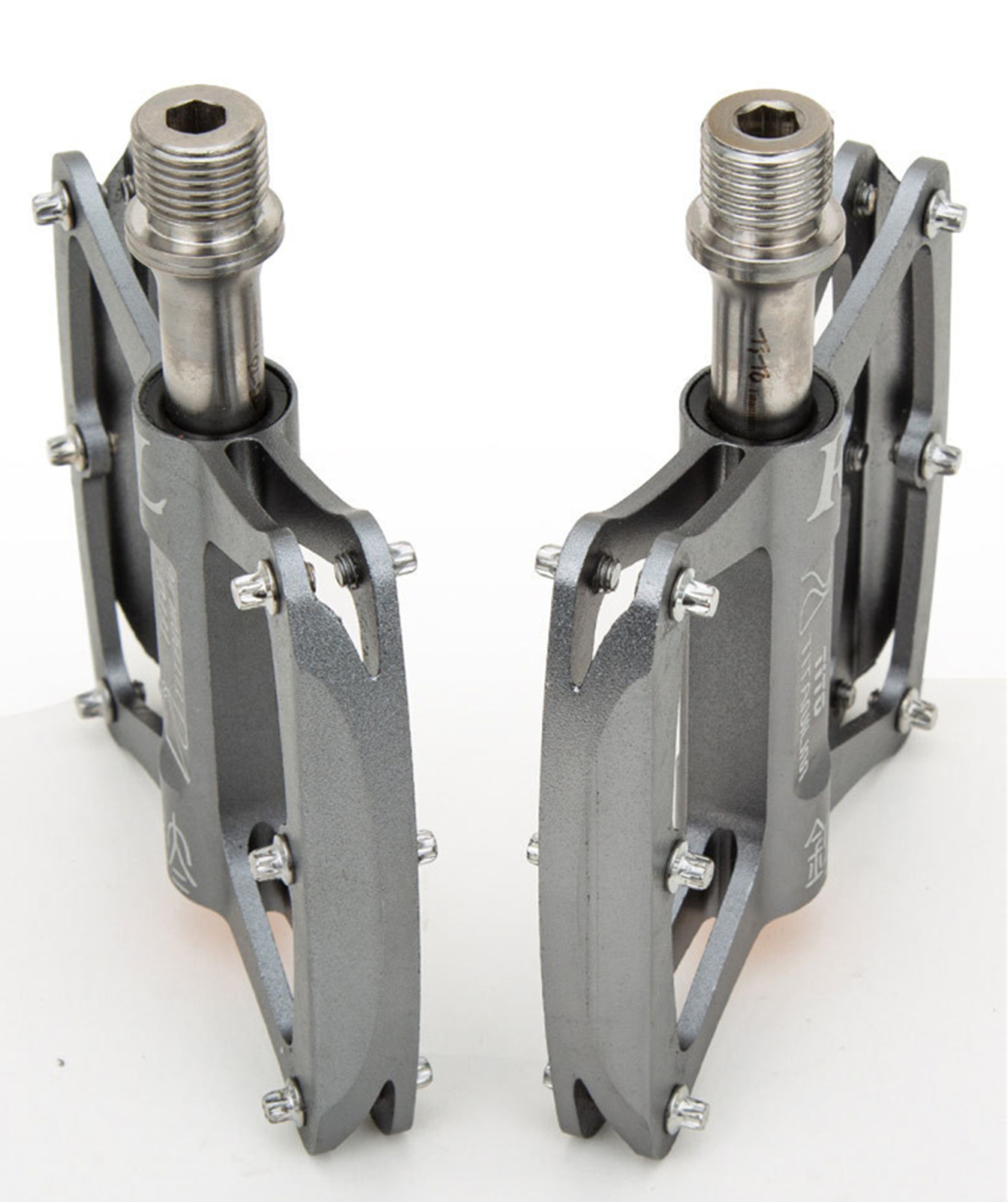 Ultralight 9/16″ Titanium Bicycle Pedals Mtb Bearing Road Bike Flat Pedals