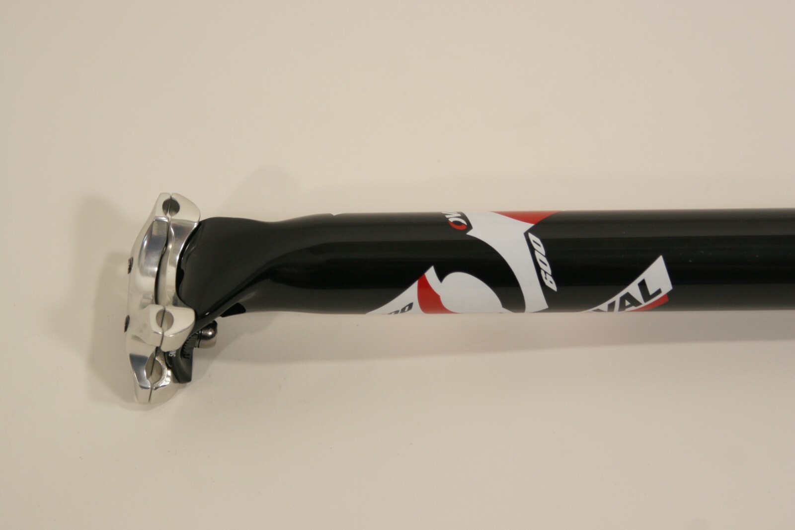 Oval Concepts 600 Alloy 2 bolt Seat post 31.6 x 400 mm SP50