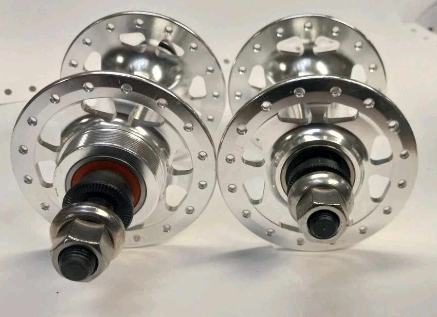 Red Line Front(100mm)And Rear Hub(120mm) Pair New