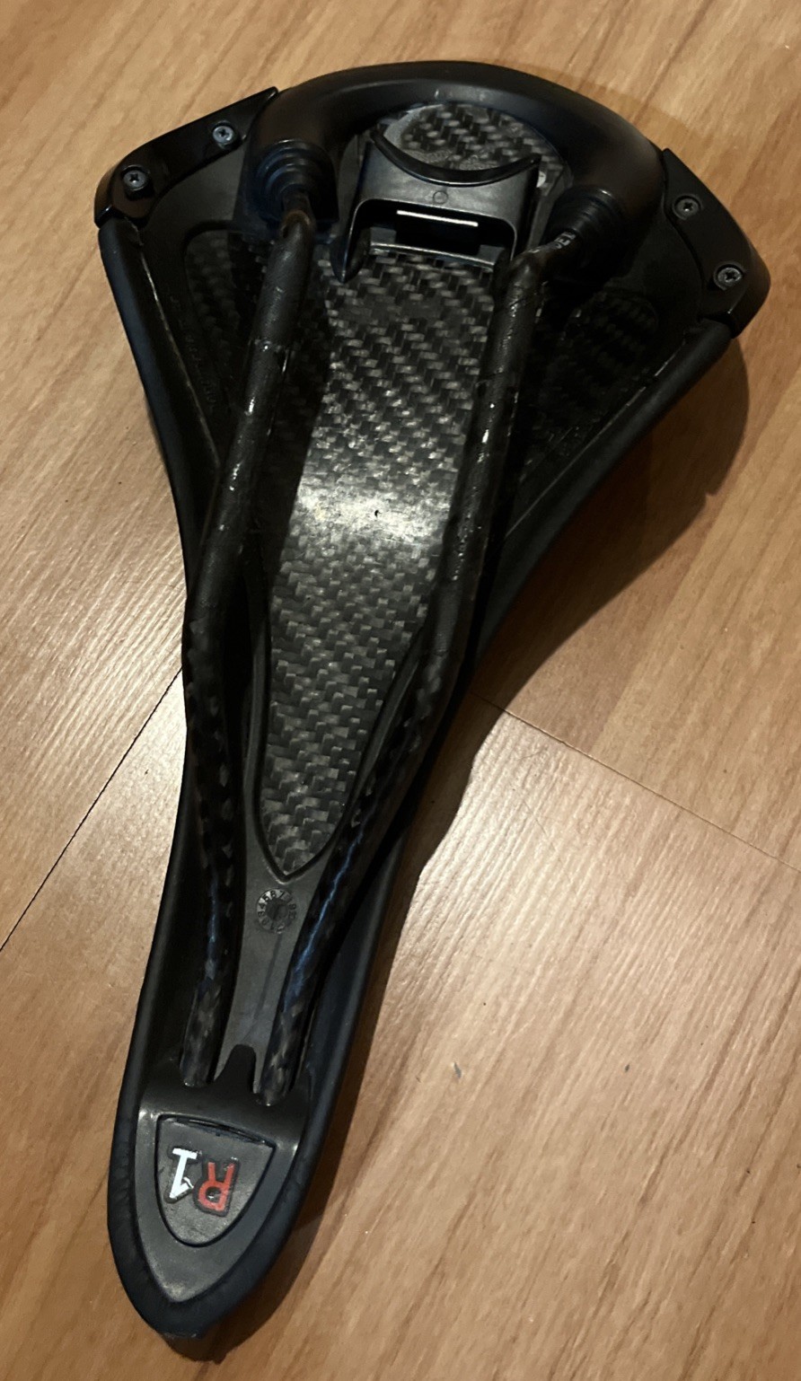 FIZIK Aliante R1 Road Carbon Bike Saddle Black & Carbon Seat Post 27.2