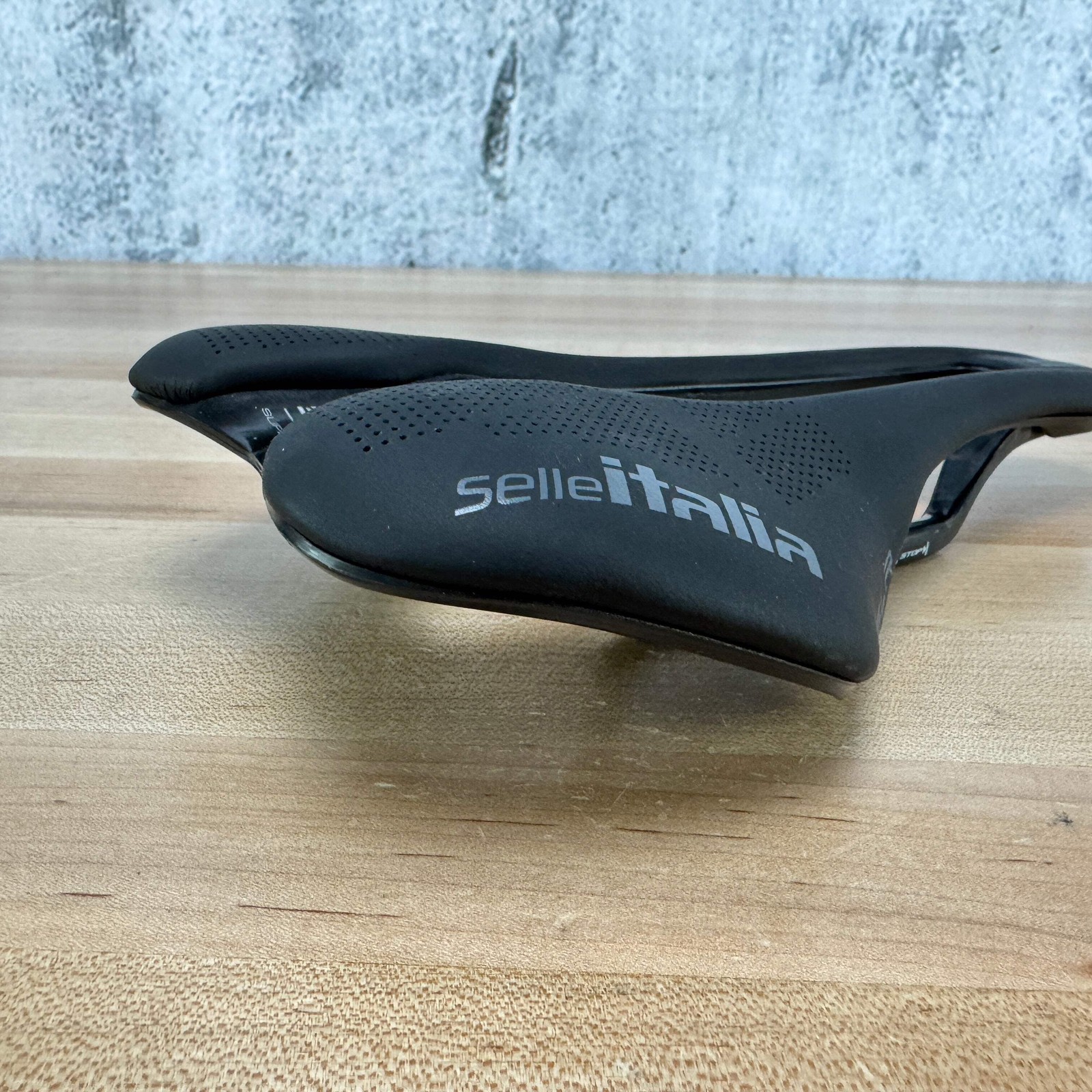 New Takeoff! Selle Italia SLR Boost Superflow L3 7x9mm Carbon Rails 145mm Saddle