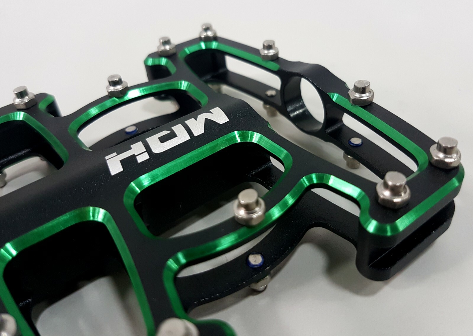 MDH Off-Road – MTB PXA01 375g 108x100x25.5mm Aluminum Bicycle Pedal Black Green