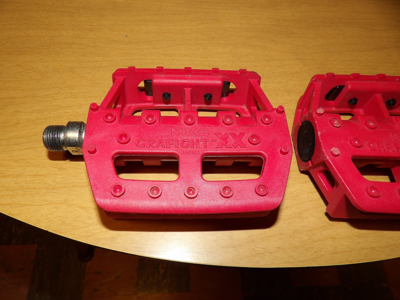 MKS Grafight-XX Pedals 9/16″ Fiberglass/Composite Red One Pair ~ Pre-Owned