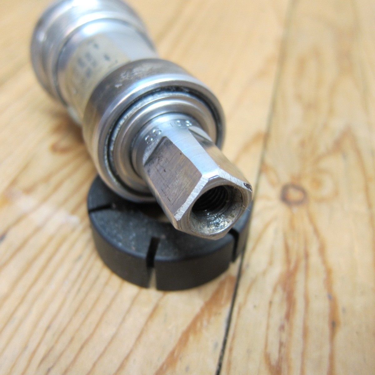 Shimano Dura-Ace BB-7410 73mmx103mm Bottom Bracket JIS Square Taper BSA