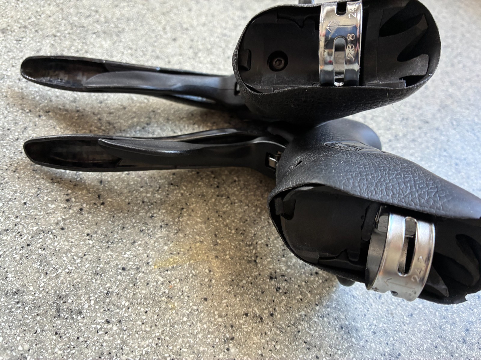 Campagnolo chorus 2×10 speed shifters carbon.