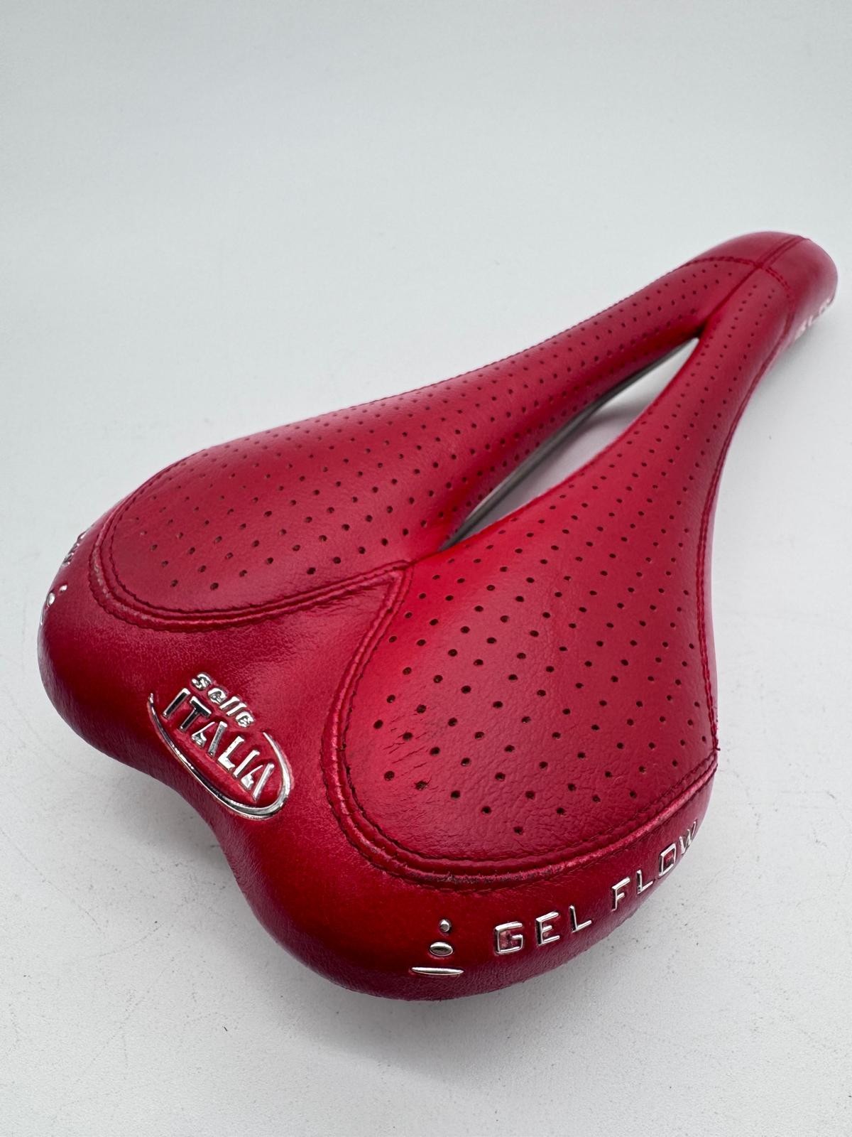 Selle Italia SLR Saddle Gel Flow Vanox Rails Red Perf Leather