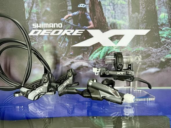 Shimano XT BL-M8200 BR-M8220 4 Piston Hydraulic Disc Brake Set Front & Rear MTB