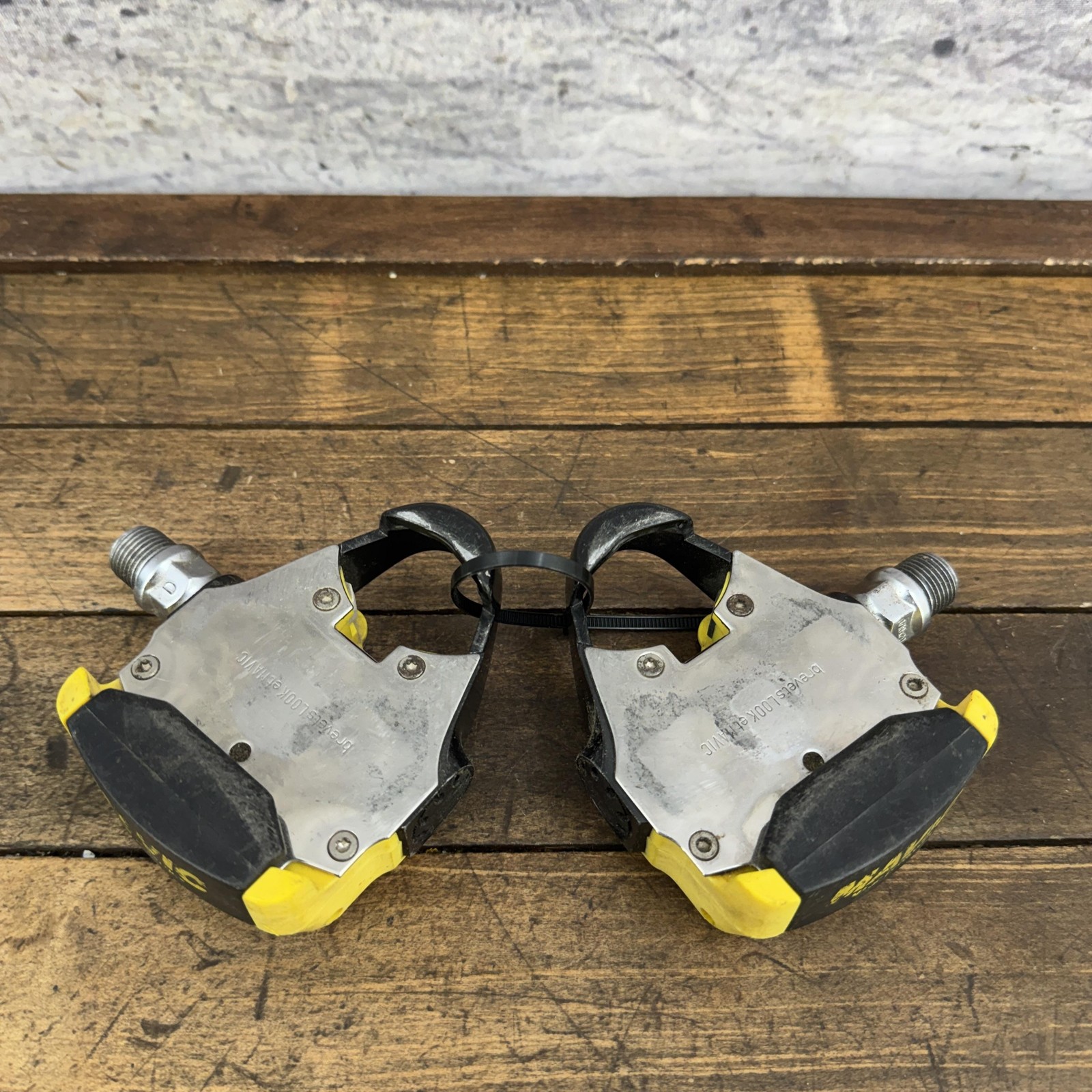Vintage Mavic Clipless Road Bike Pedals 9/16 Yellow Pair 490g LOOK France