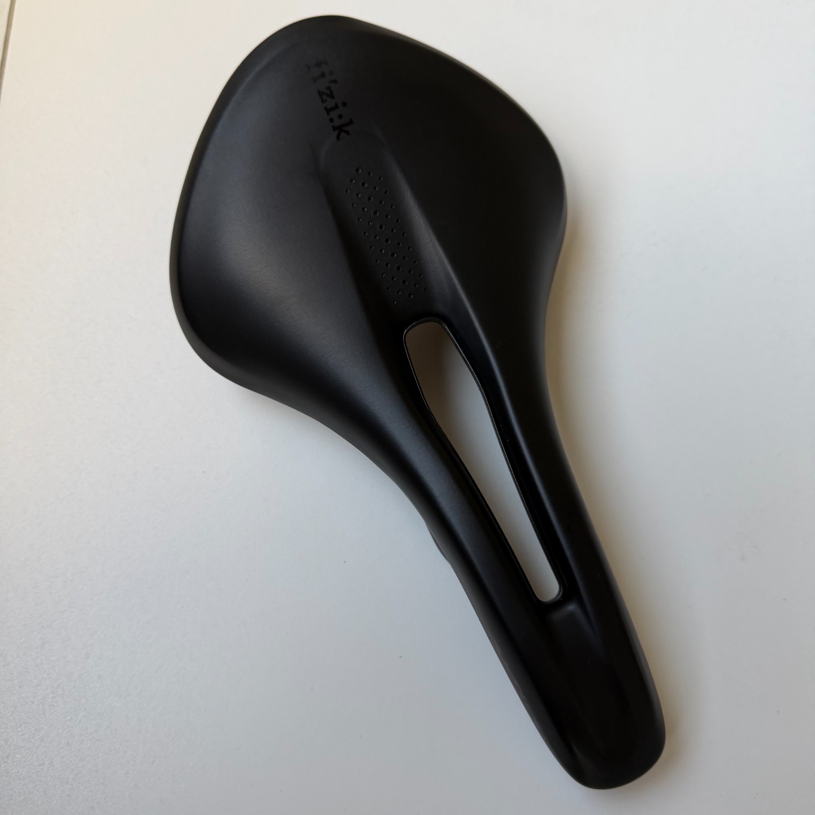 Fizik Tempo Aliante R1 Saddle – Carbon, 155mm, Black