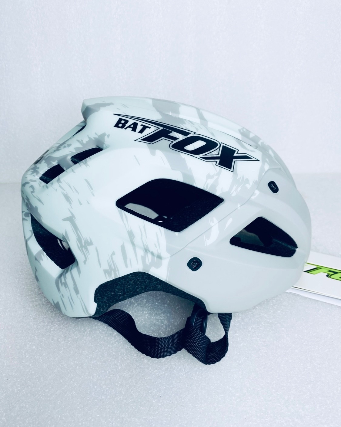 New Other Bat Fox Size M Adjustable Lightweight Bicycle Helmet, White/Camo