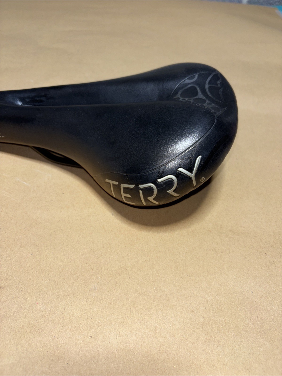 Terry Butterfly Bike Saddle Seat Center Cutaway 12.2oz 262mm Long 76mm High 155w