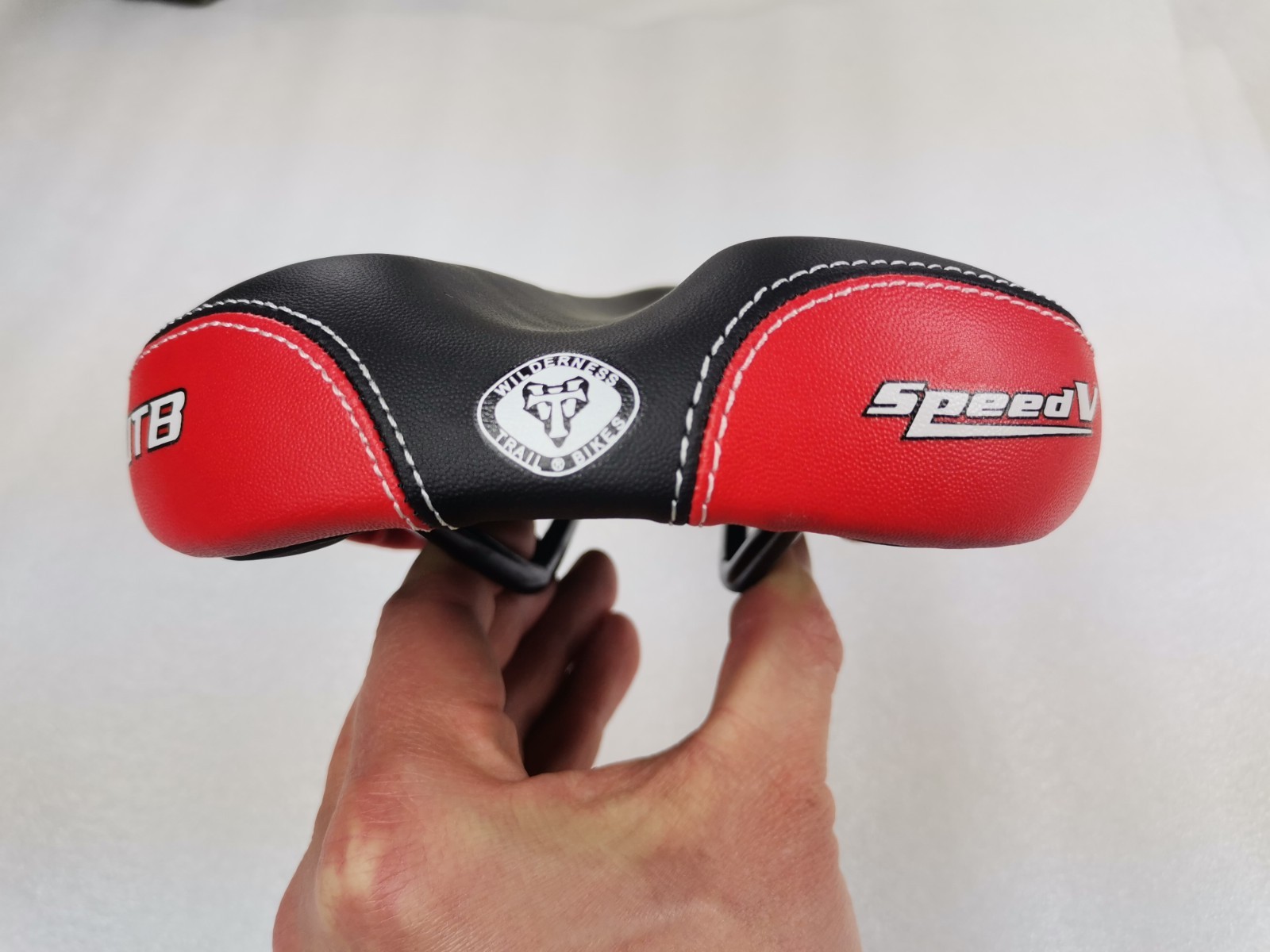 NEW OLD STOCK WTB SPEED V SADDLE SEAT WIDE 160MM BLACK RED MTB CITY TOURING BIKE