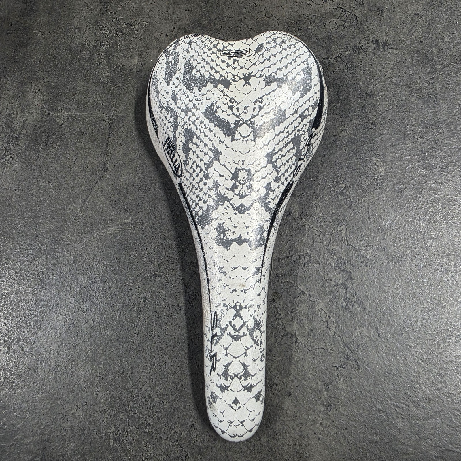 Selle Italia SLR Titanium Rail Carbon Saddle 135g Snakeskin